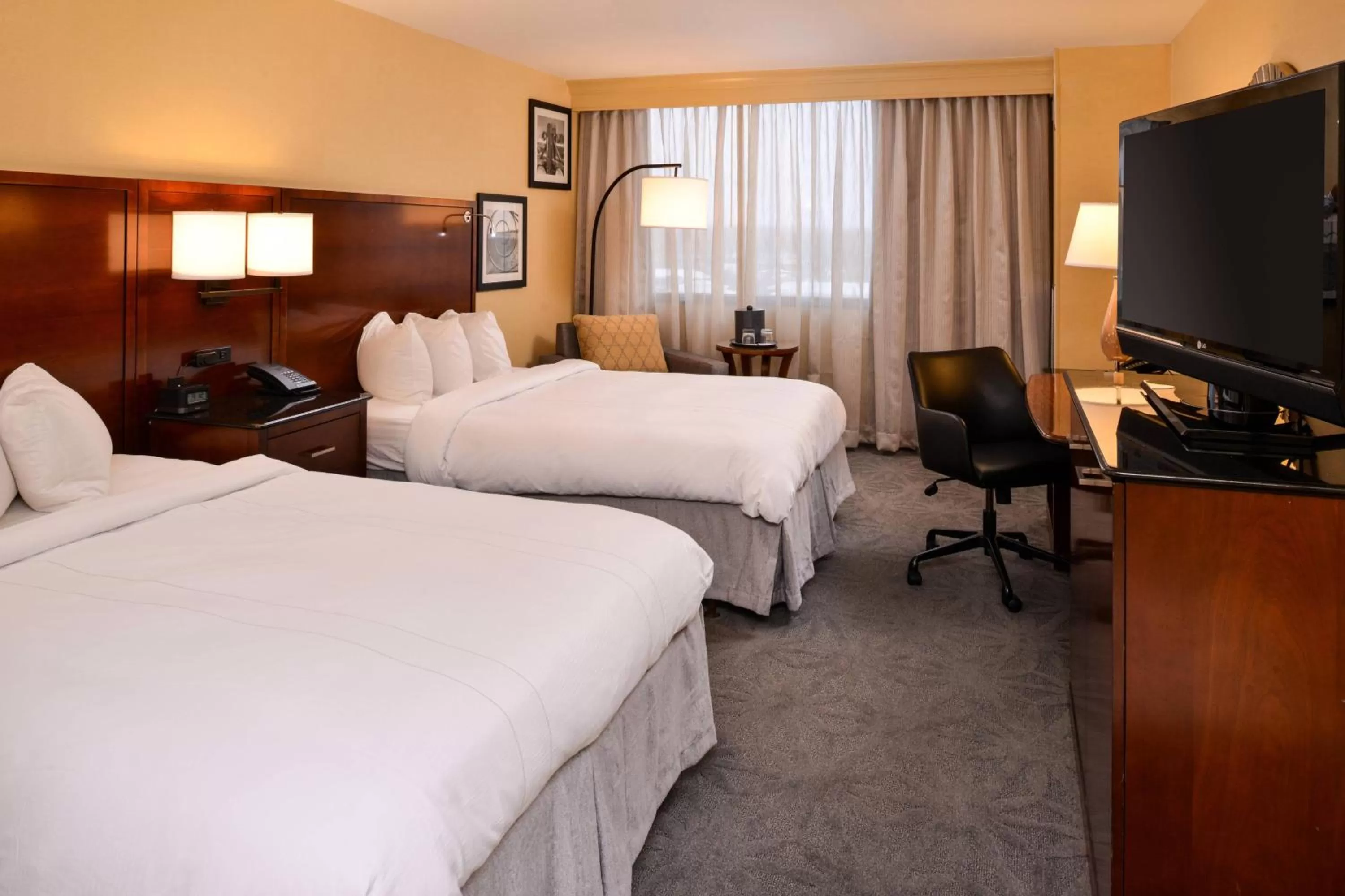 Concierge Level Guest Room with Two Double Beds in Buffalo Marriott Niagara