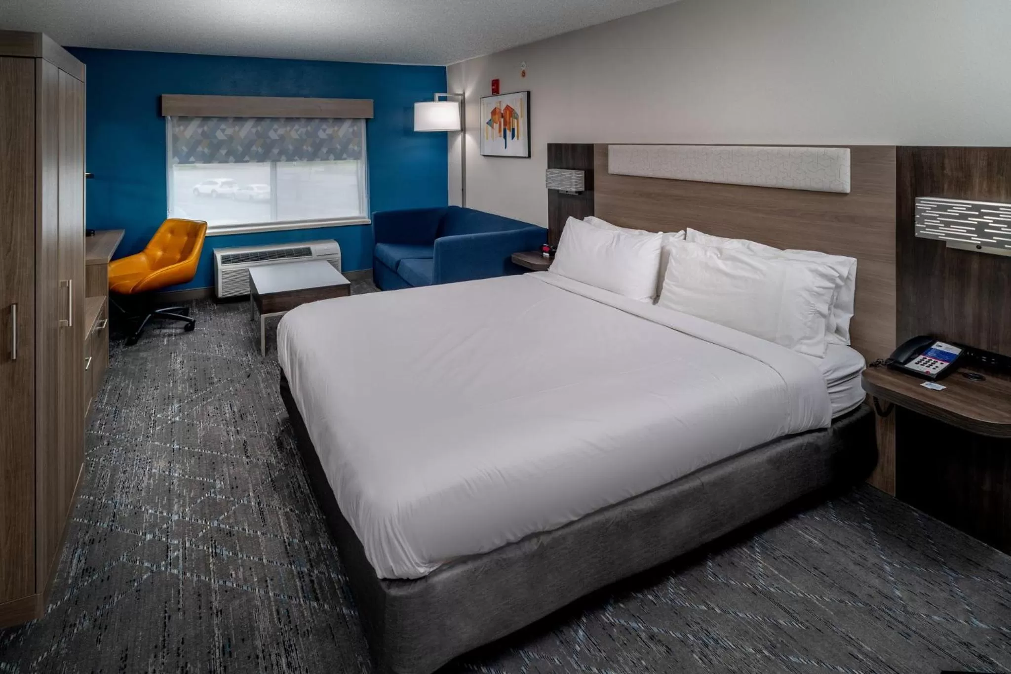 Photo of the whole room, Bed in Holiday Inn Express - Charleston/Kanawha City by IHG