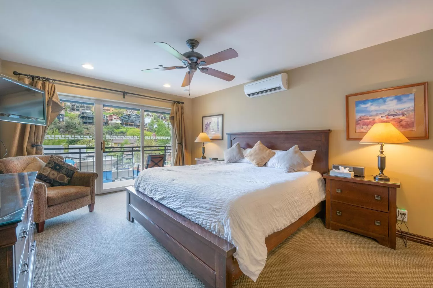 Bed in Treasure Mountain Inn