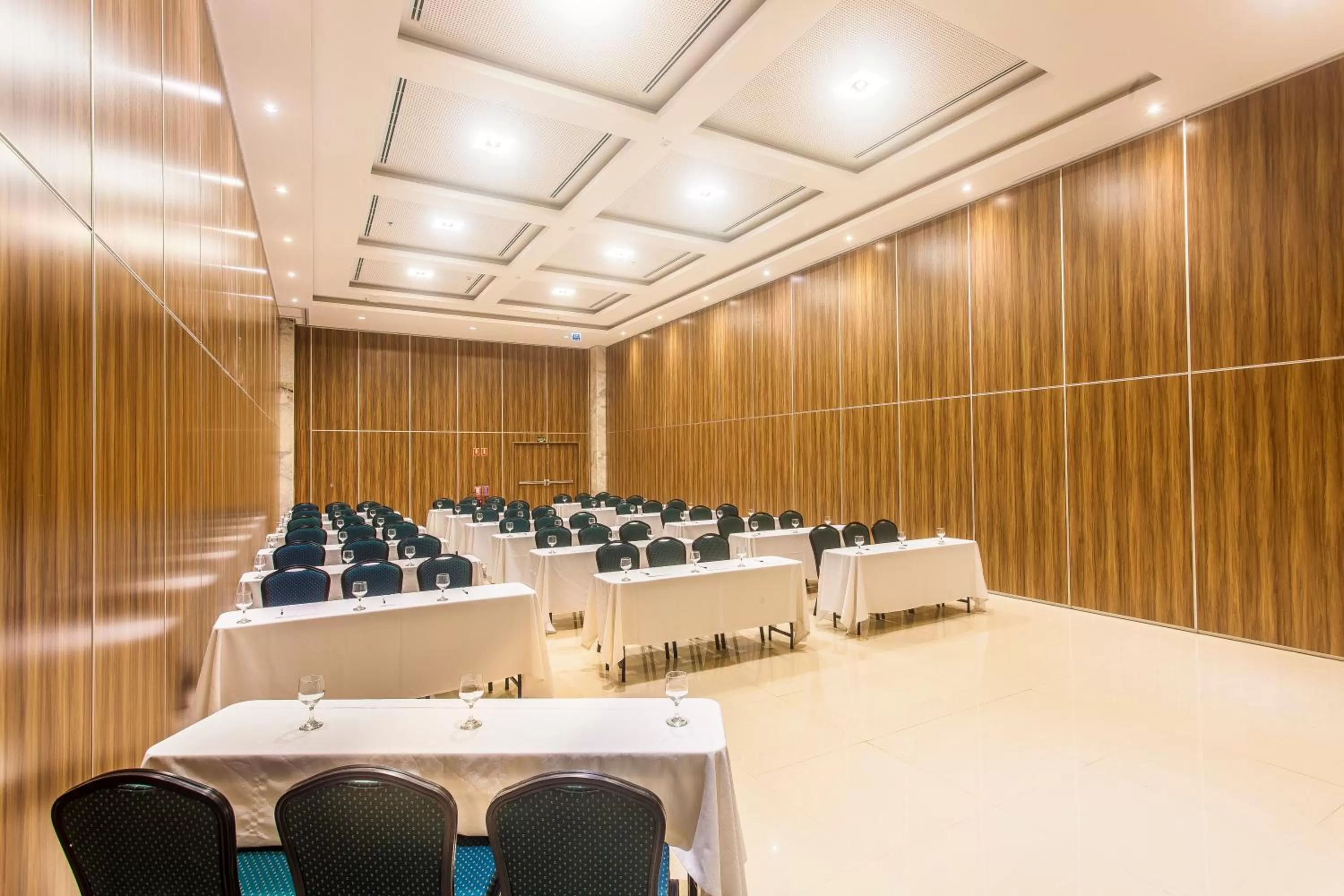 Meeting/conference room in Holiday Inn Natal, an IHG Hotel