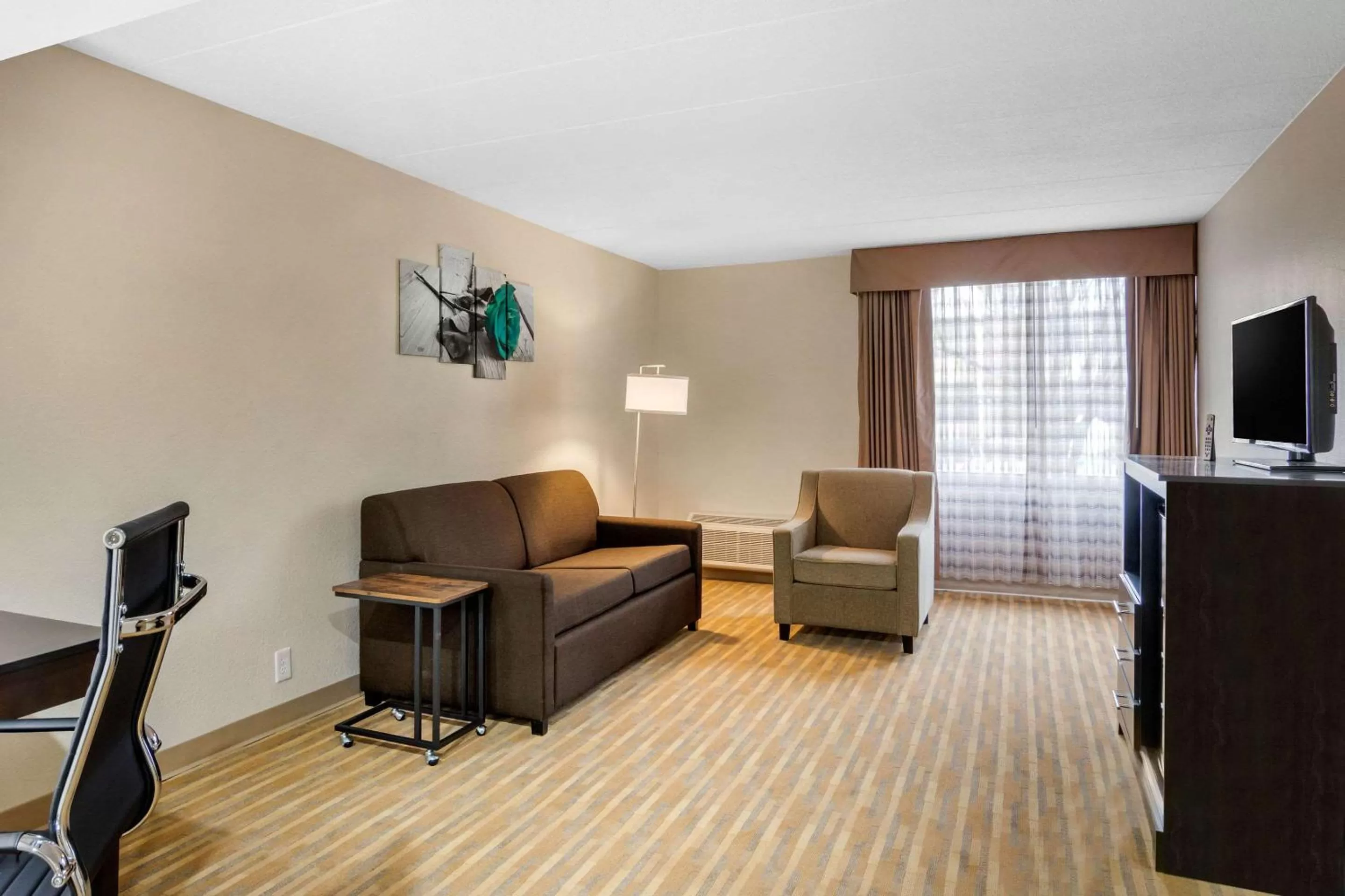 Photo of the whole room, Seating Area in Quality Inn & Suites