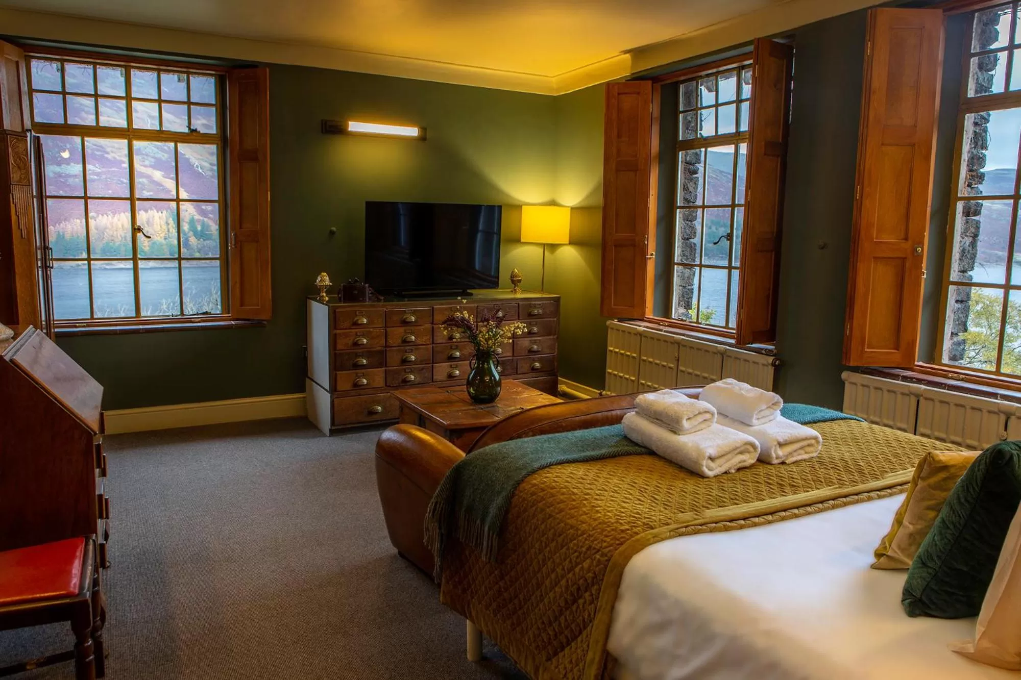 Lake view, Bed in Haweswater Hotel