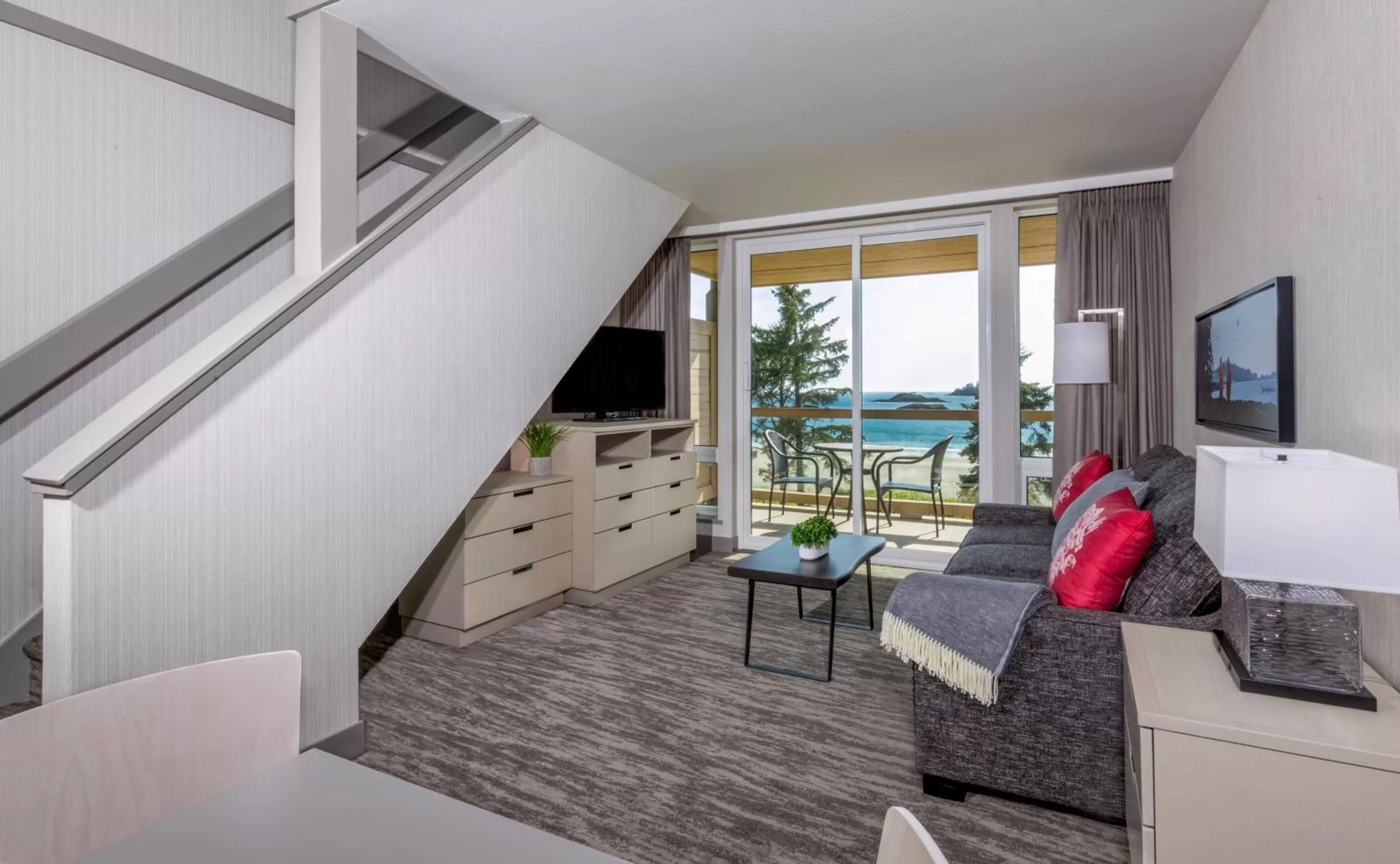 Living room, Bed in Best Western Plus Tin Wis Resort