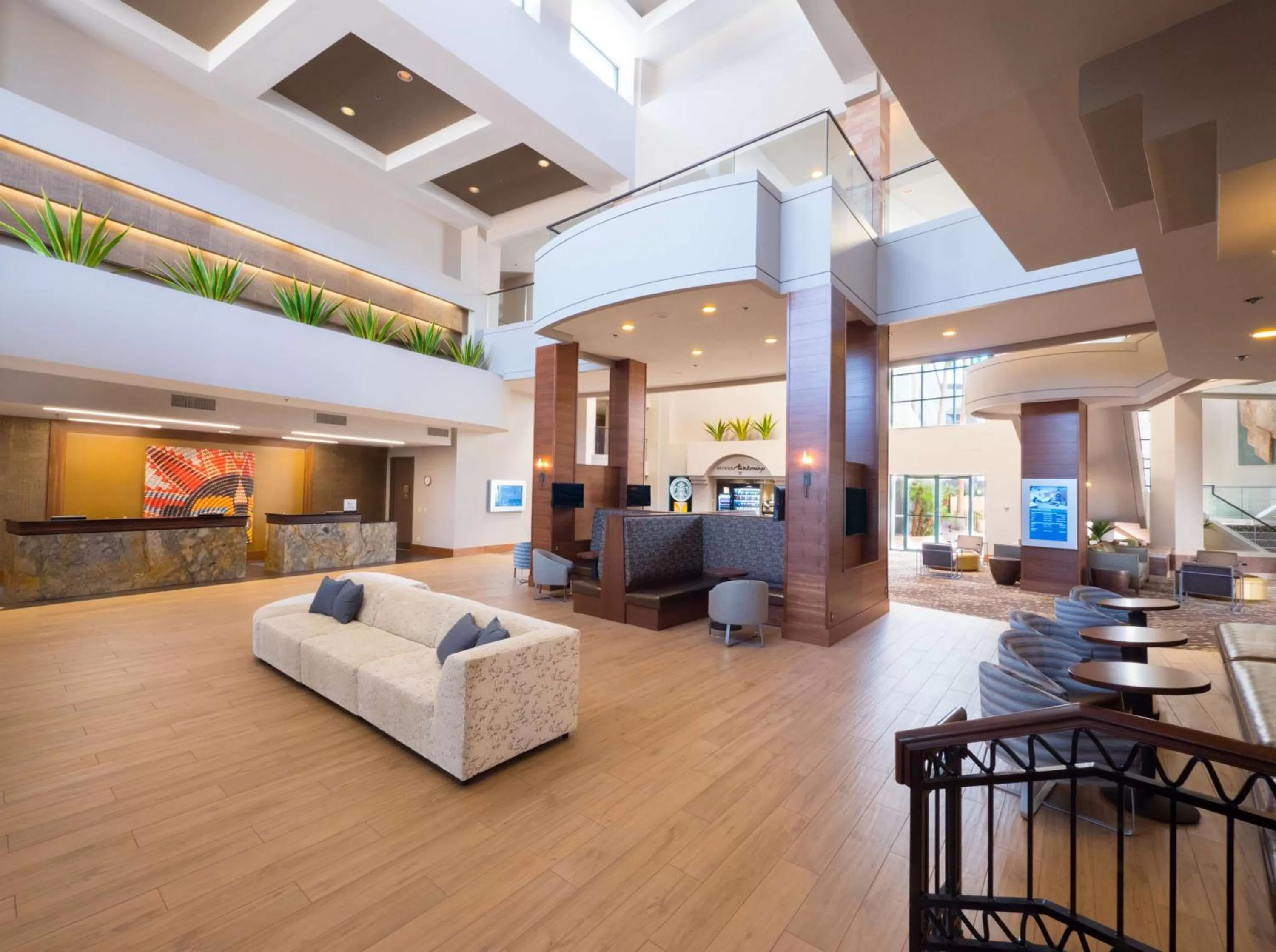 Lobby or reception in Hilton Phoenix Airport