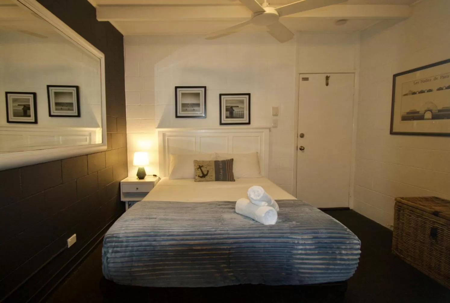 Bed in Hideaway Noosa Men Only Beach Resort