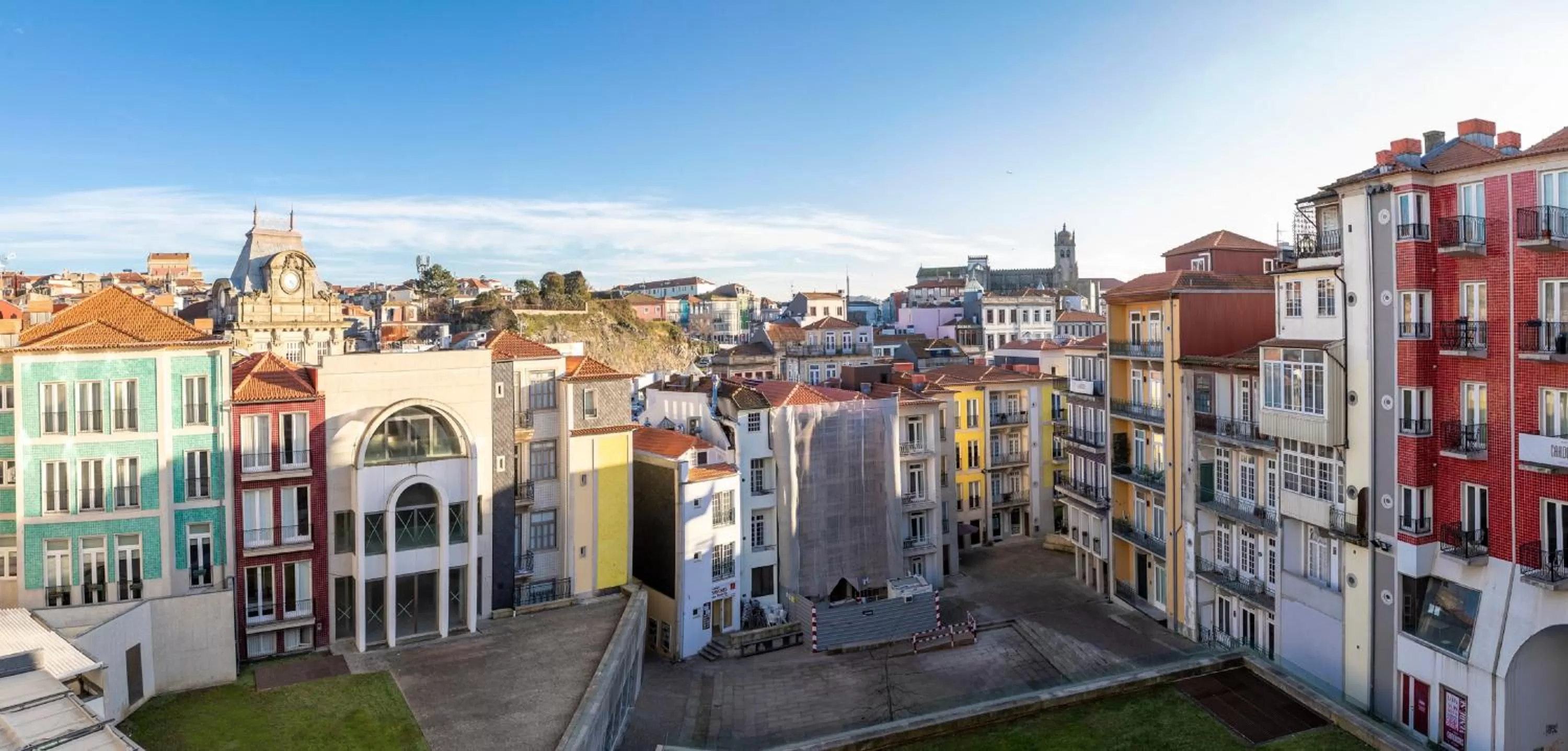 Photo of the whole room in InterContinental Porto - Palacio das Cardosas by IHG