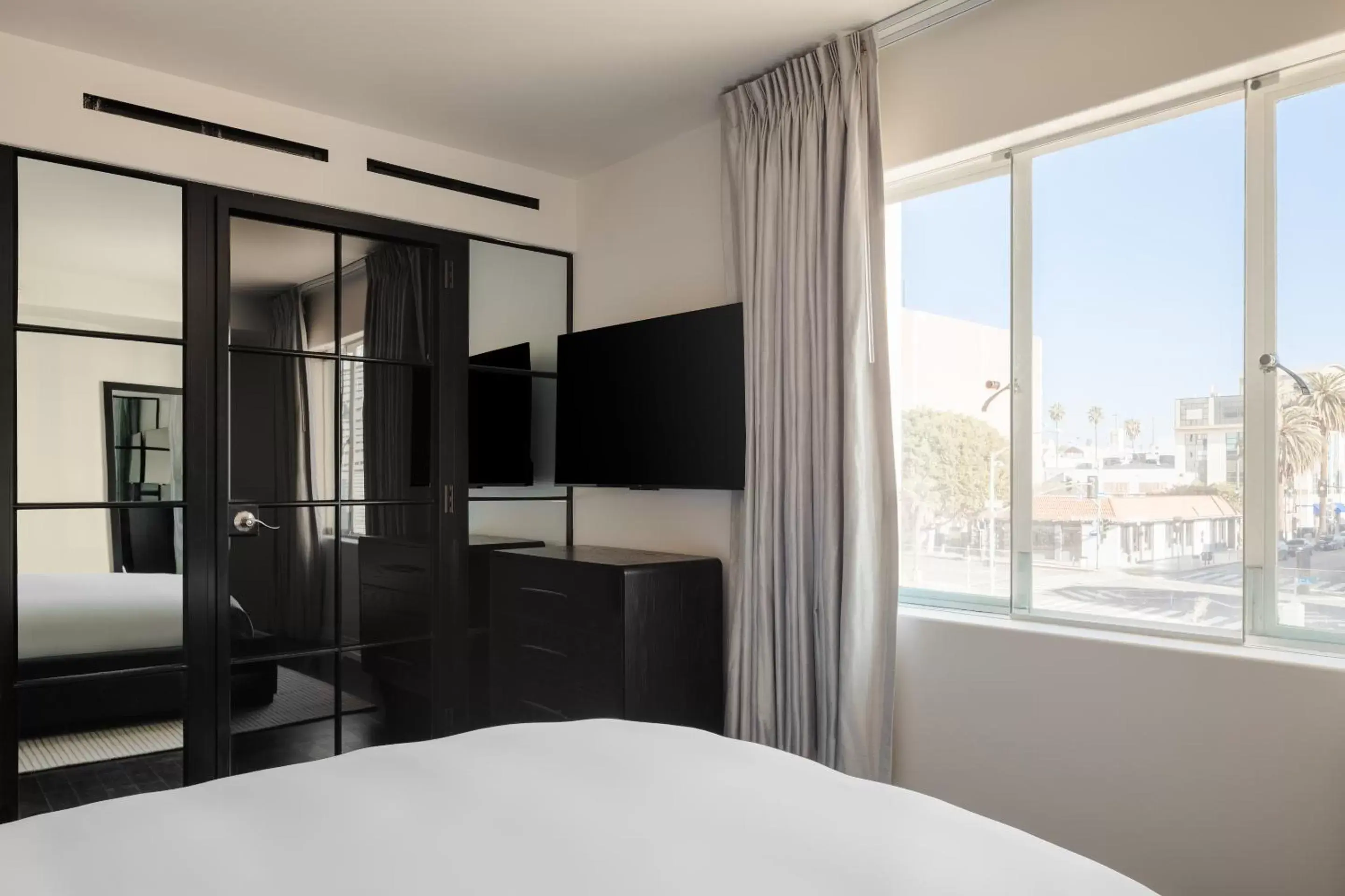 Queen Room in Sonder The Beacon Queen Room in Sonder The Beacon