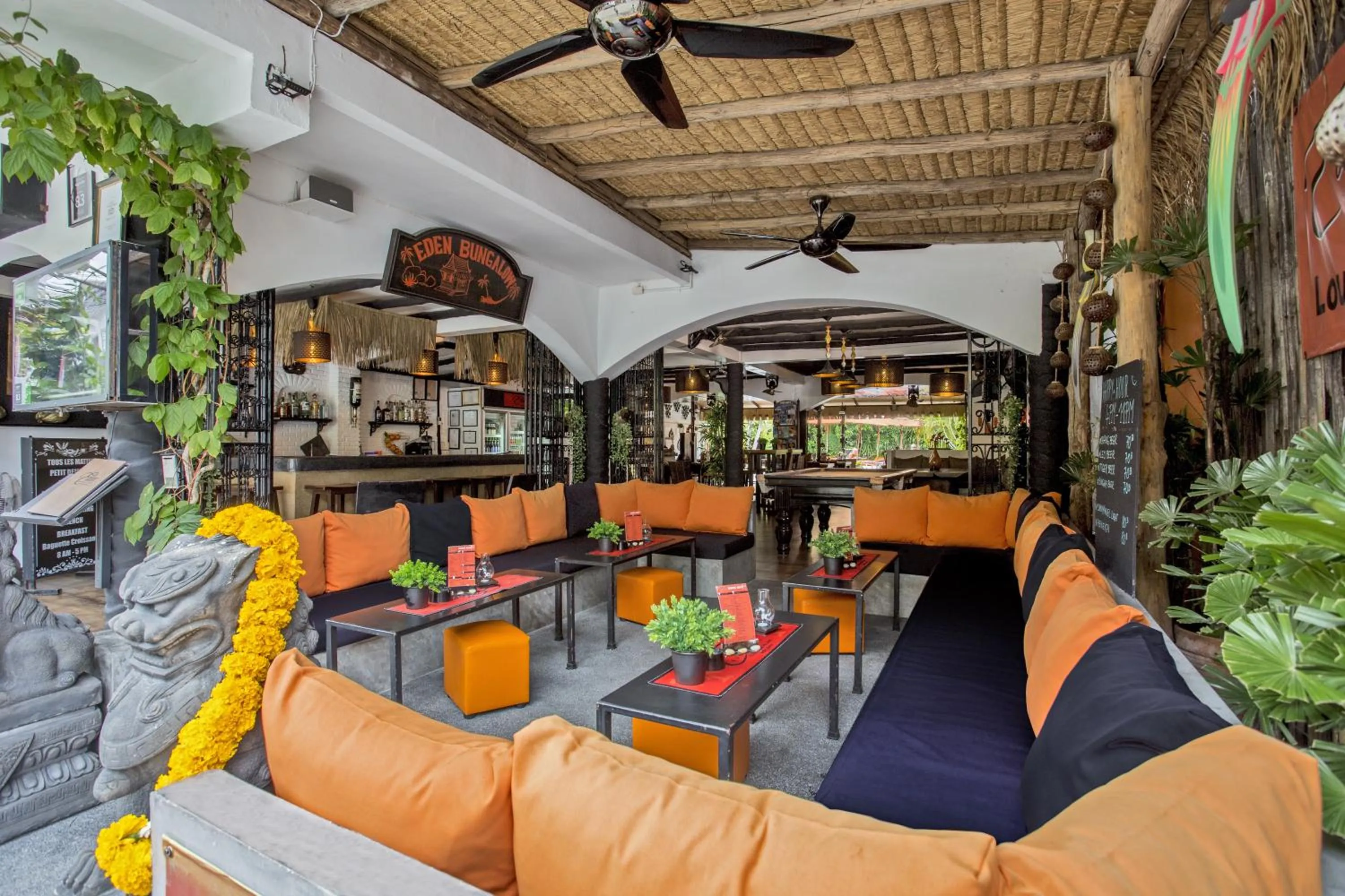 Lounge or bar in Eden Bungalows Fisherman's village