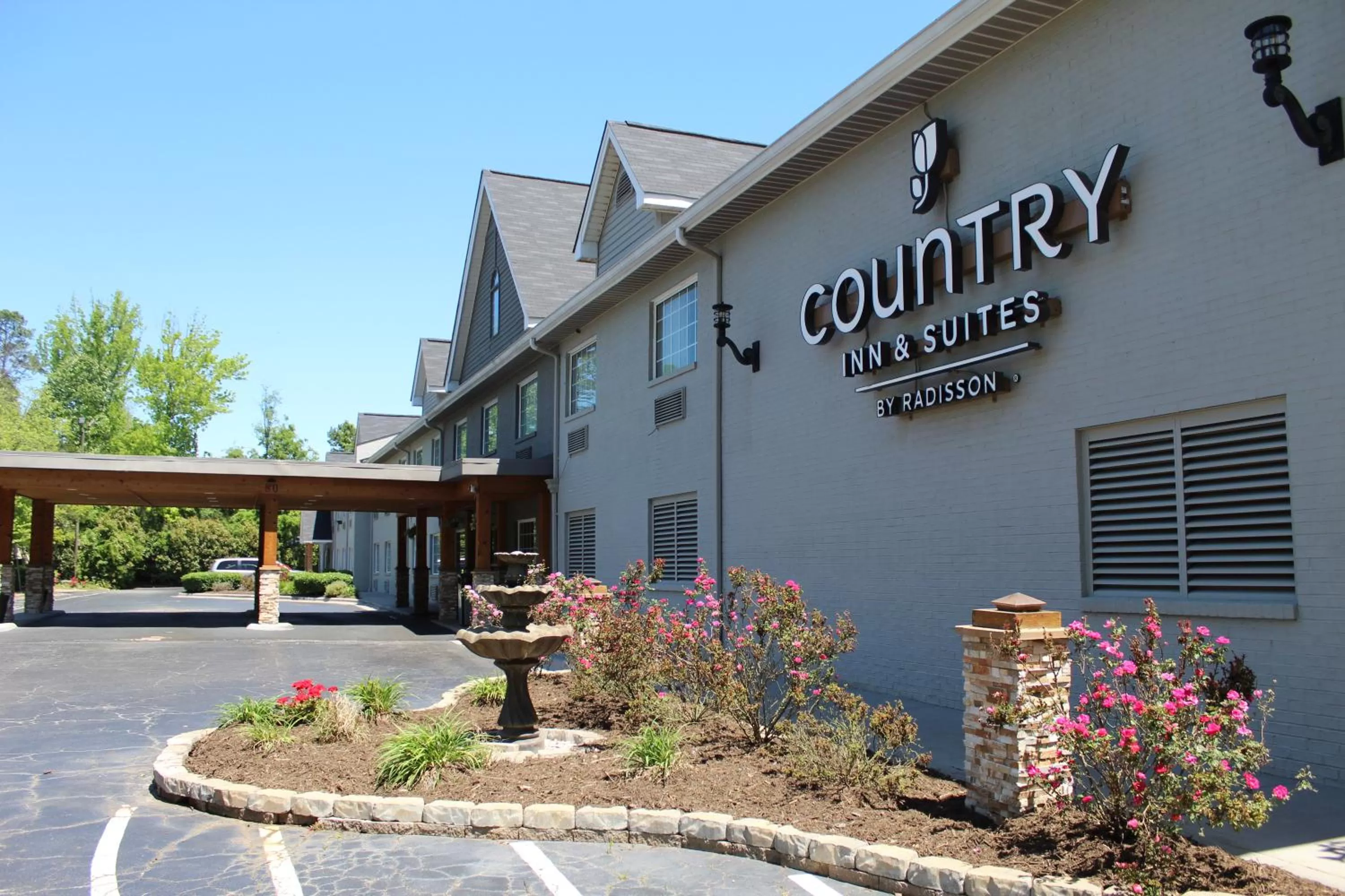 Facade/entrance in Country Inn & Suites by Radisson, Charlotte I-85 Airport, NC