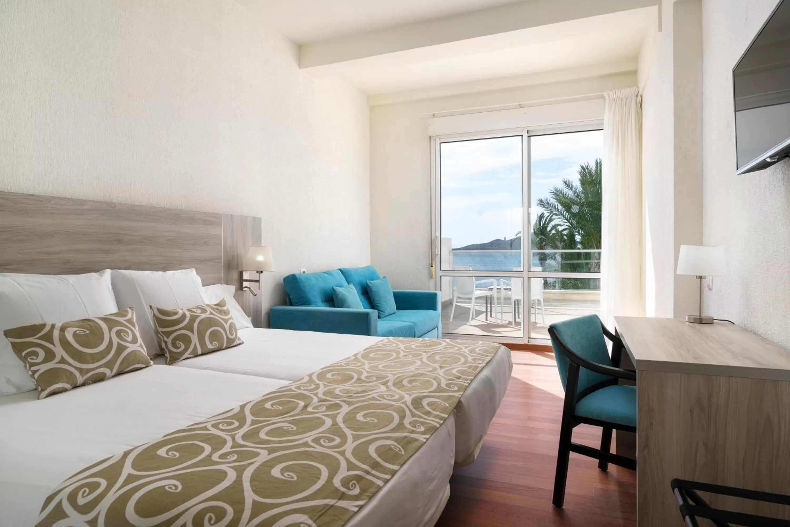 Bed in AluaSun Doblemar