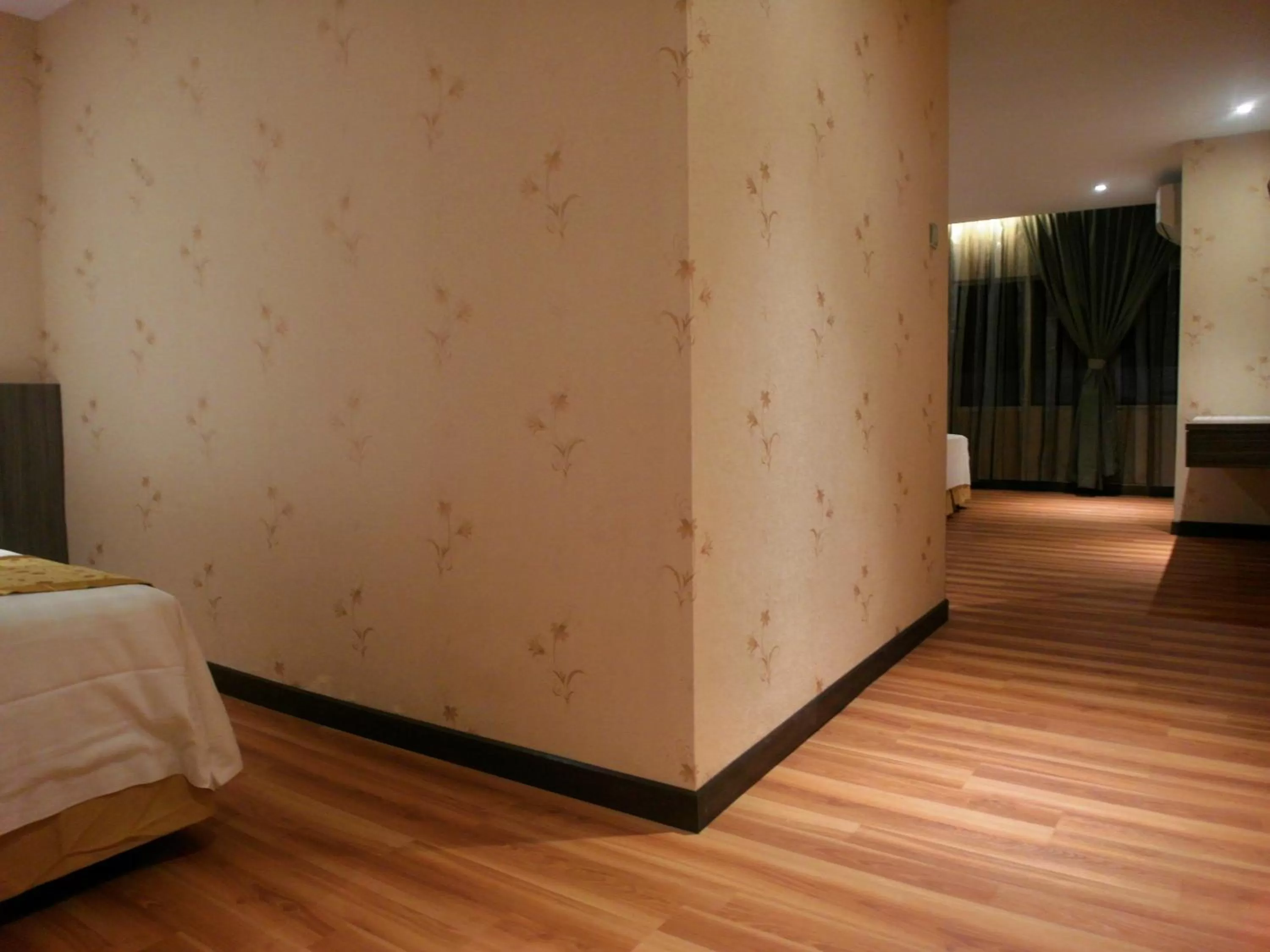 Bedroom, Bed in Mandarin Hotel Kota Kinabalu