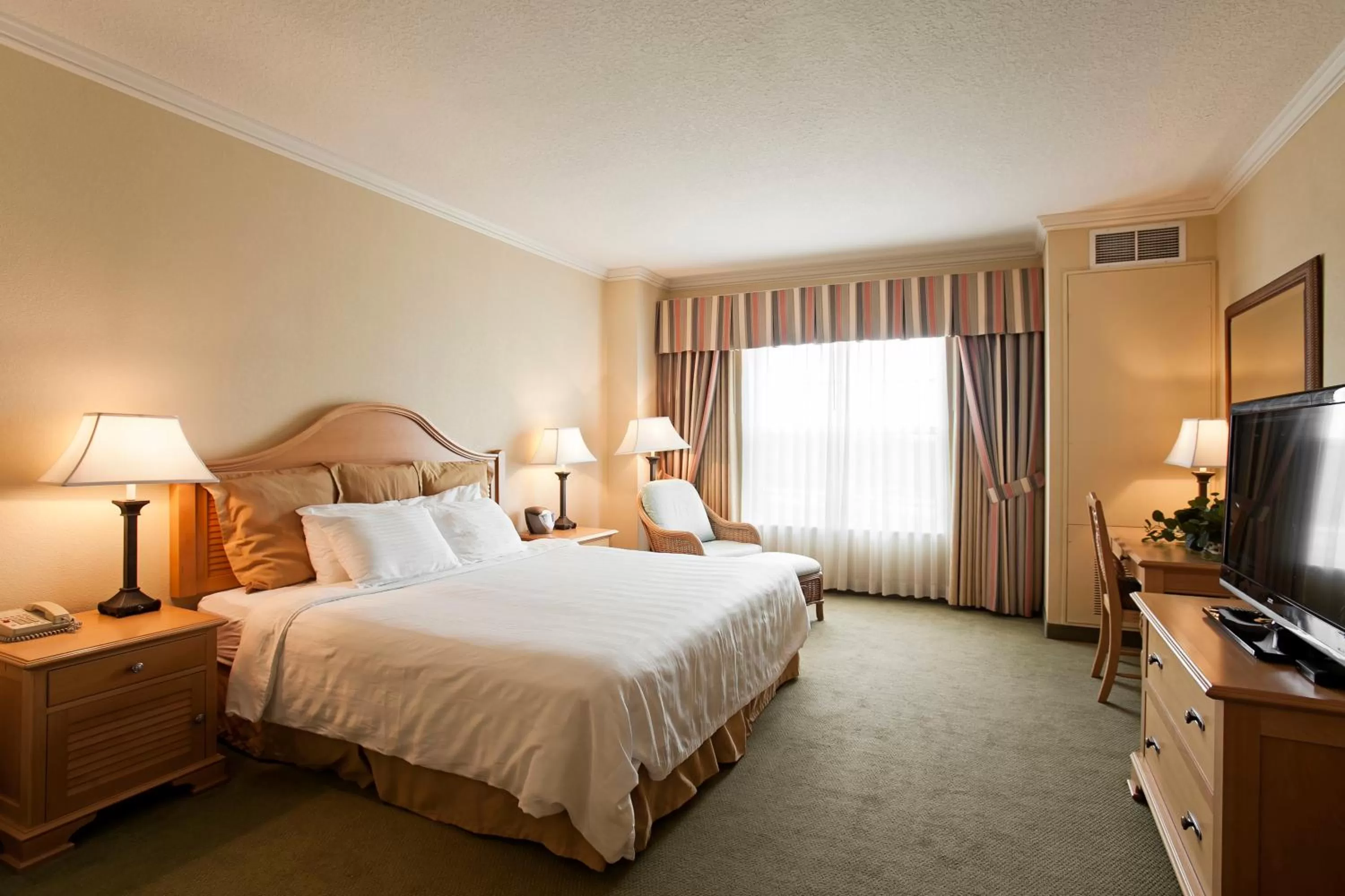 Bedroom, Bed in Monumental Hotel Orlando