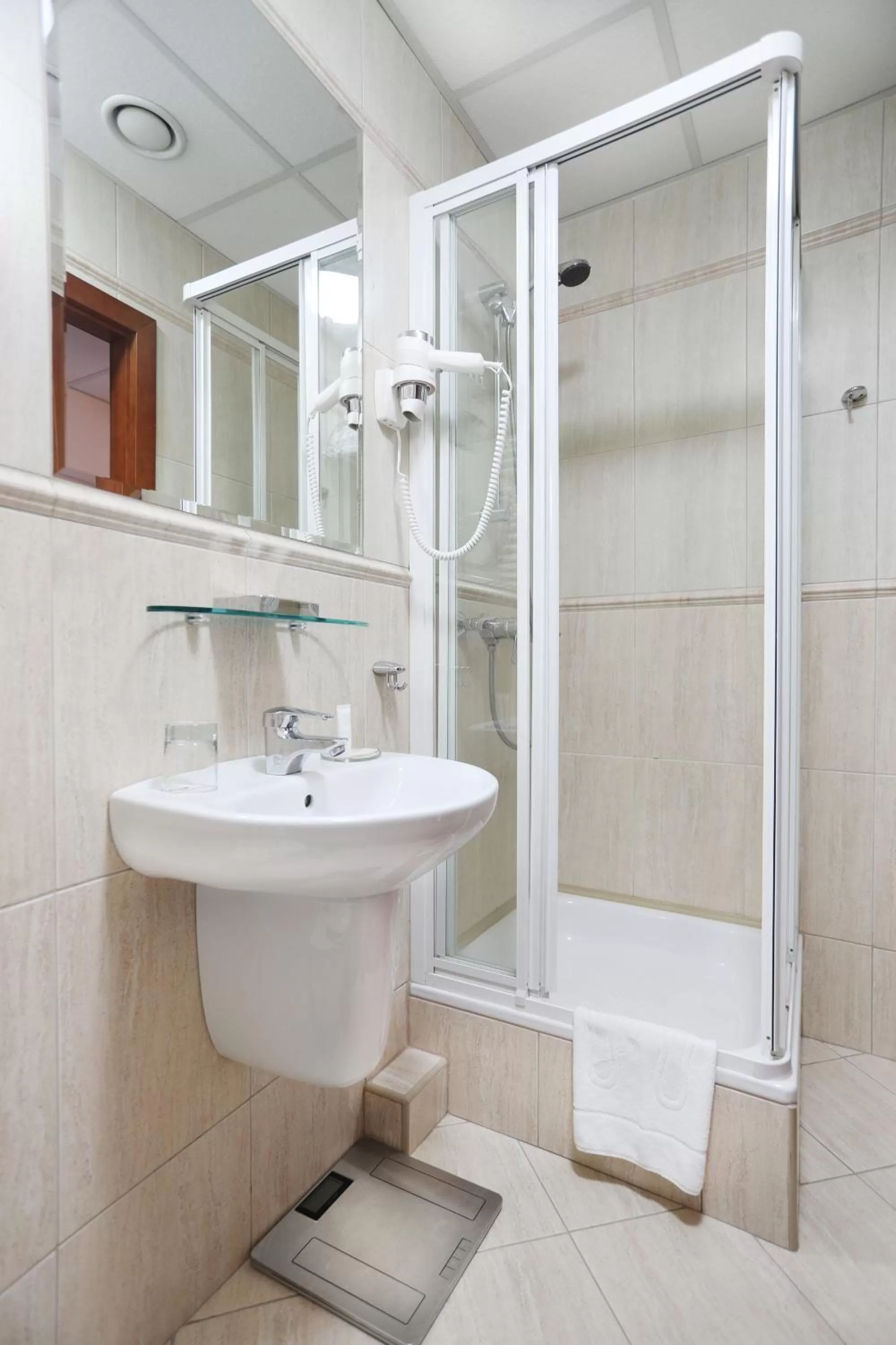 Shower in Hotel Belweder