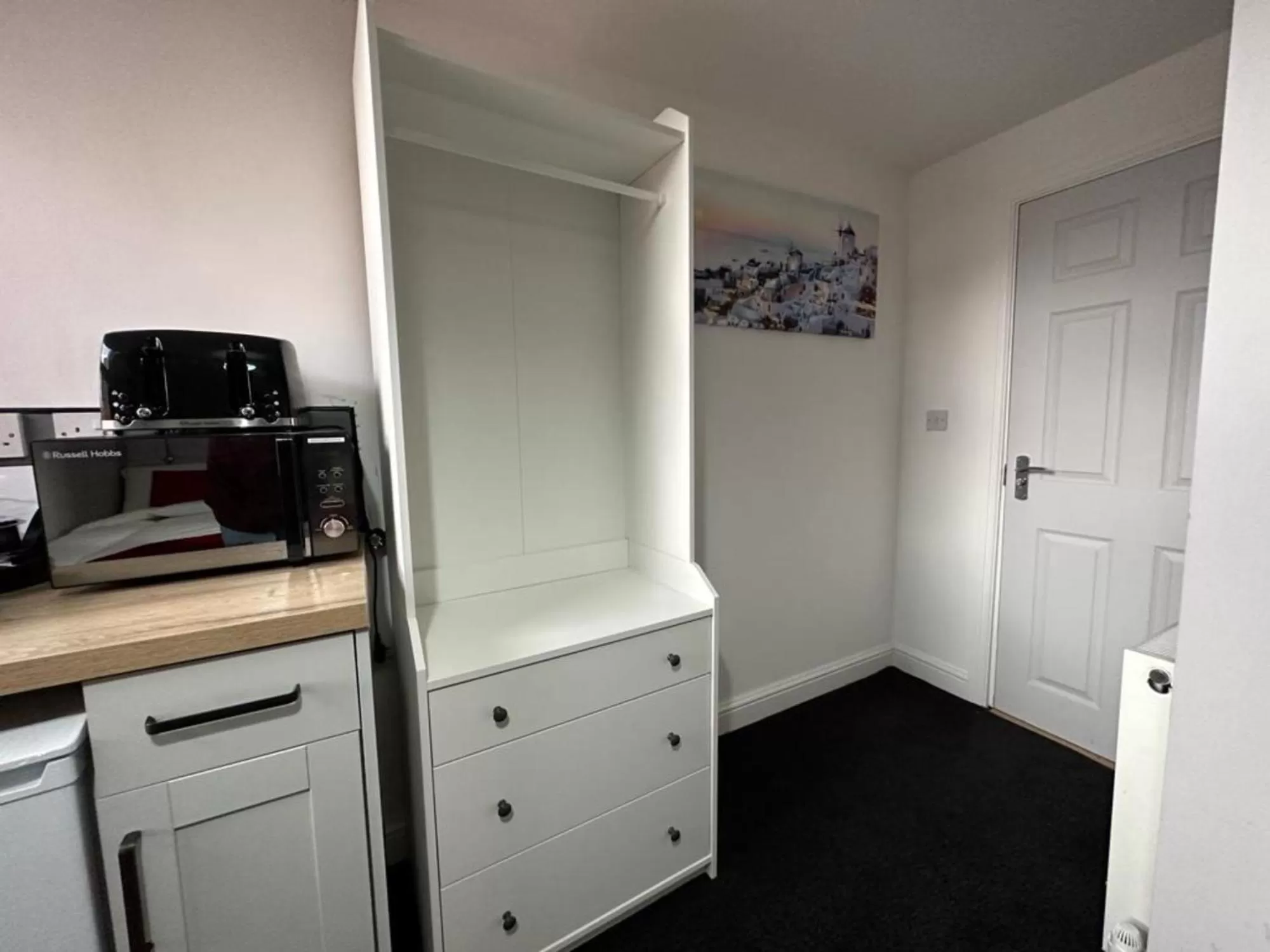 TV/Entertainment Center in The Fishpond - Premier Nottingham Studios