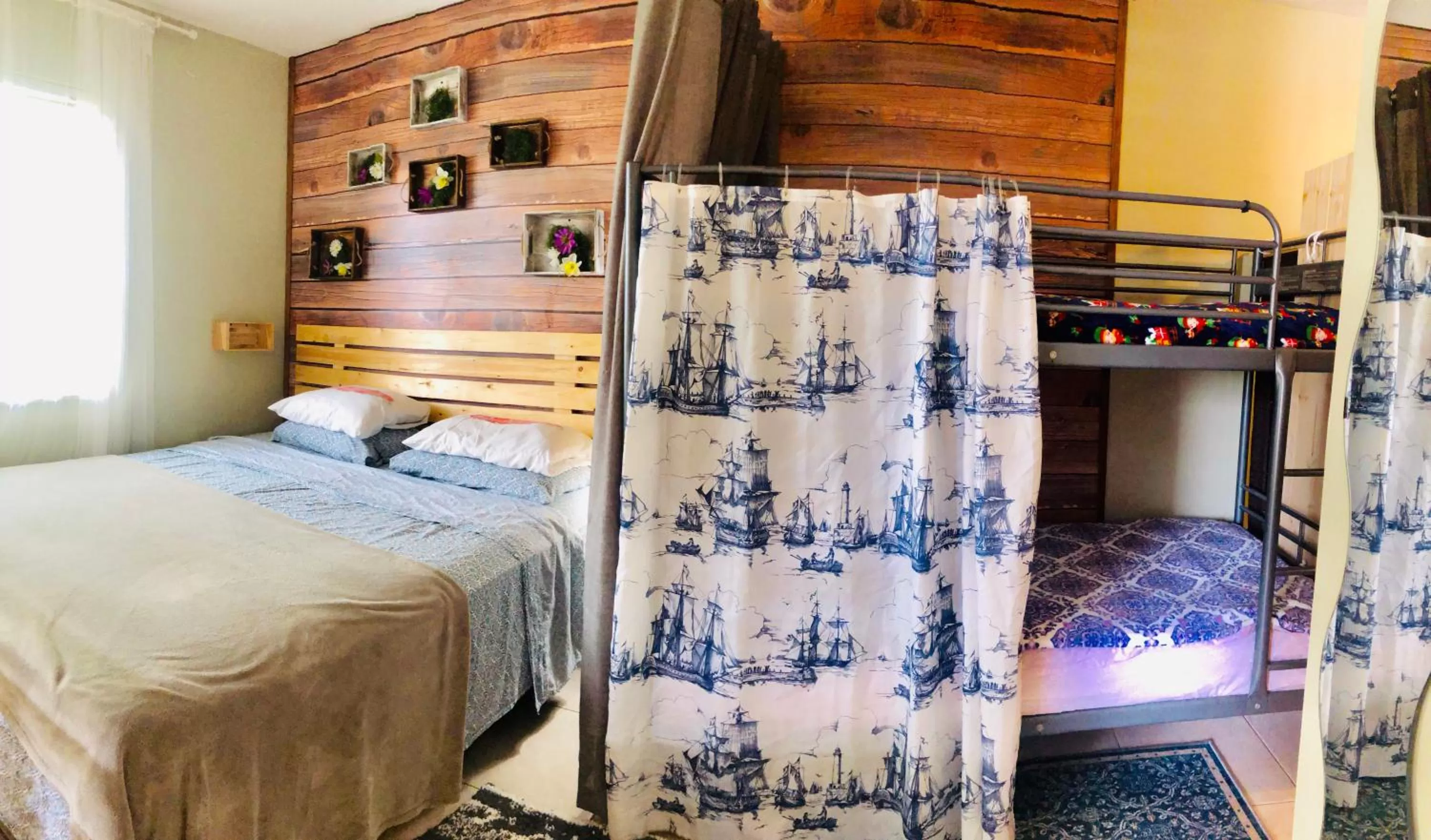 Bed in Hollywood Light Haven Lodge