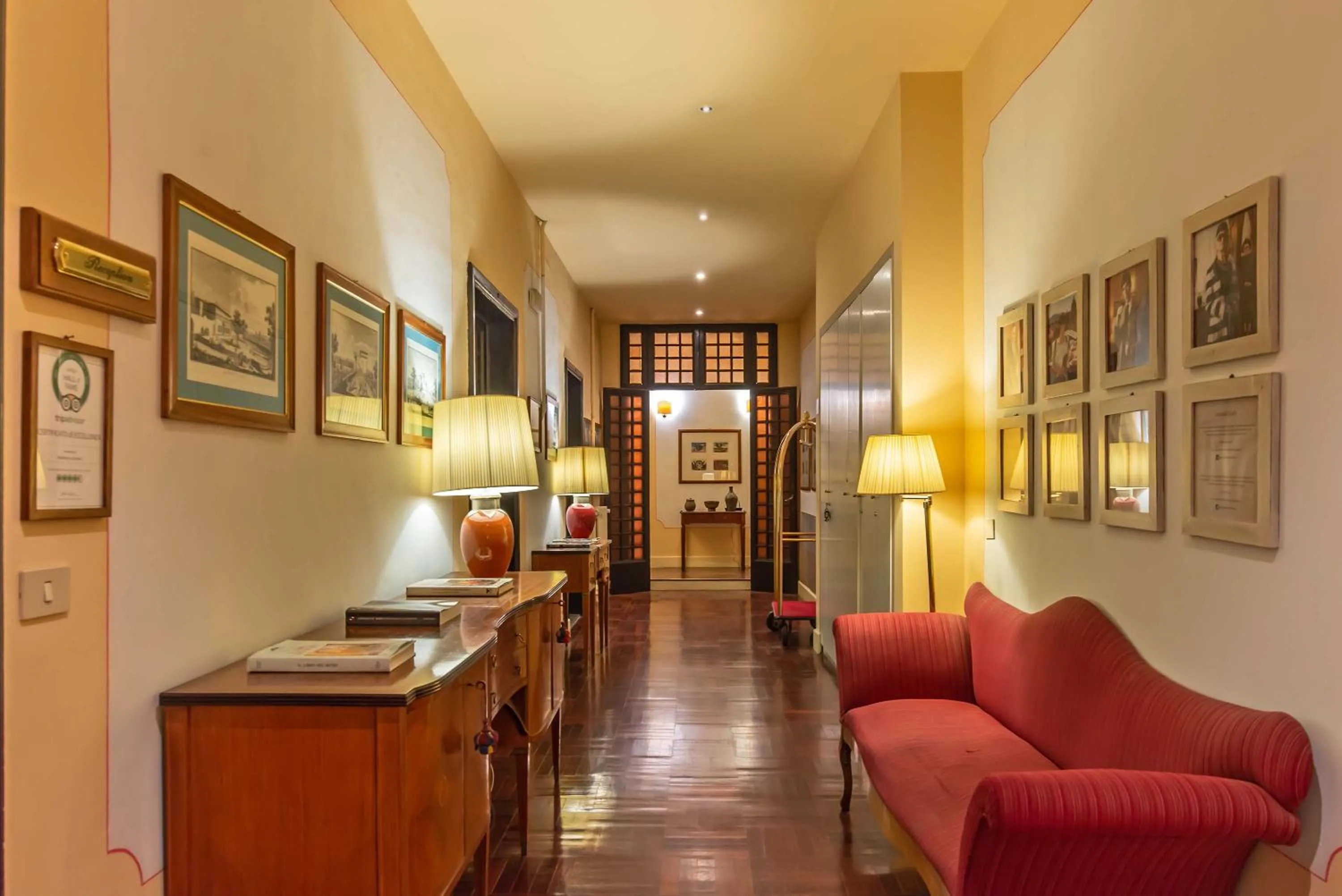 Lobby or reception in Hotel Bonifacio