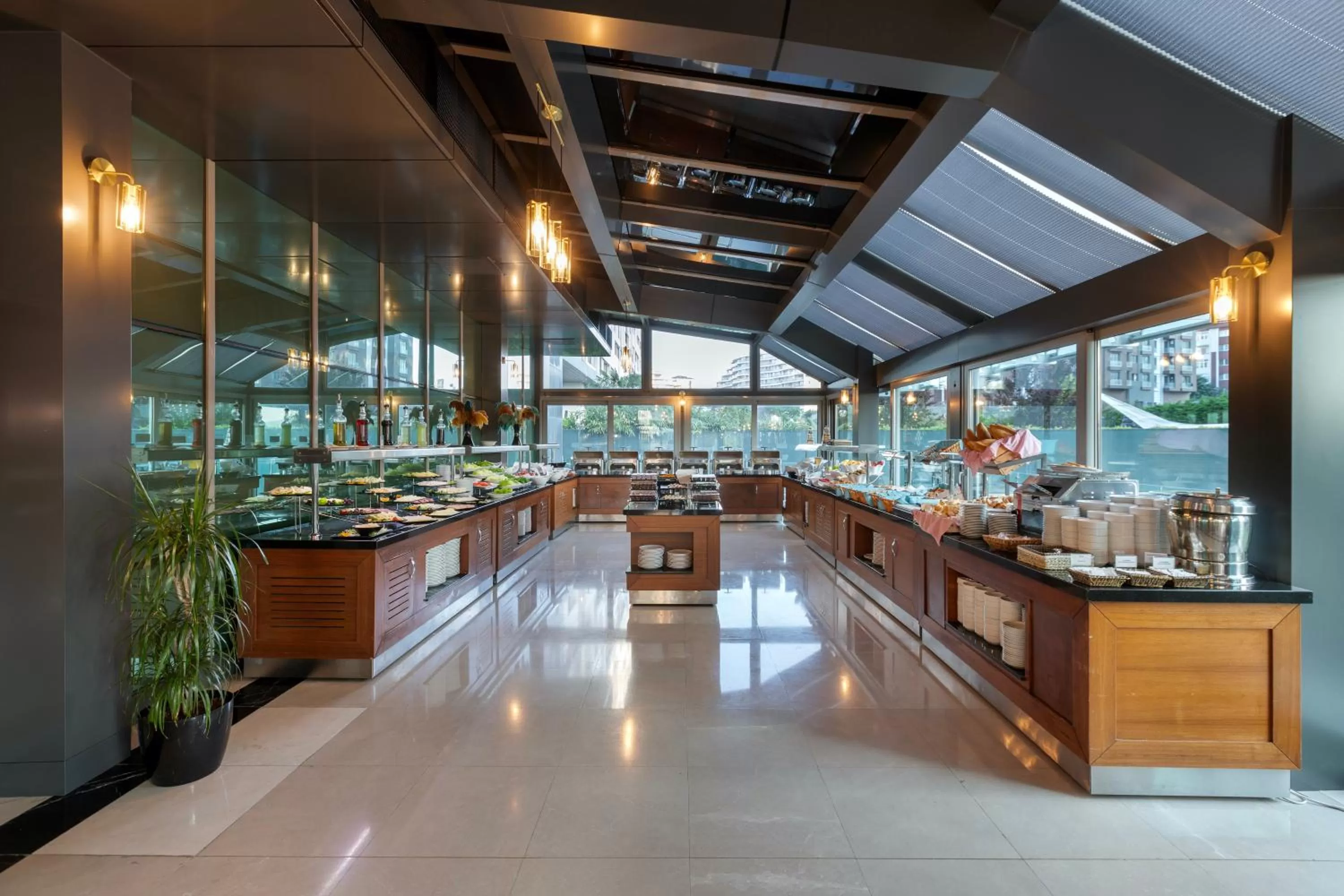 Restaurant/places to eat in Miracle Istanbul Asia Airport Hotel & Spa