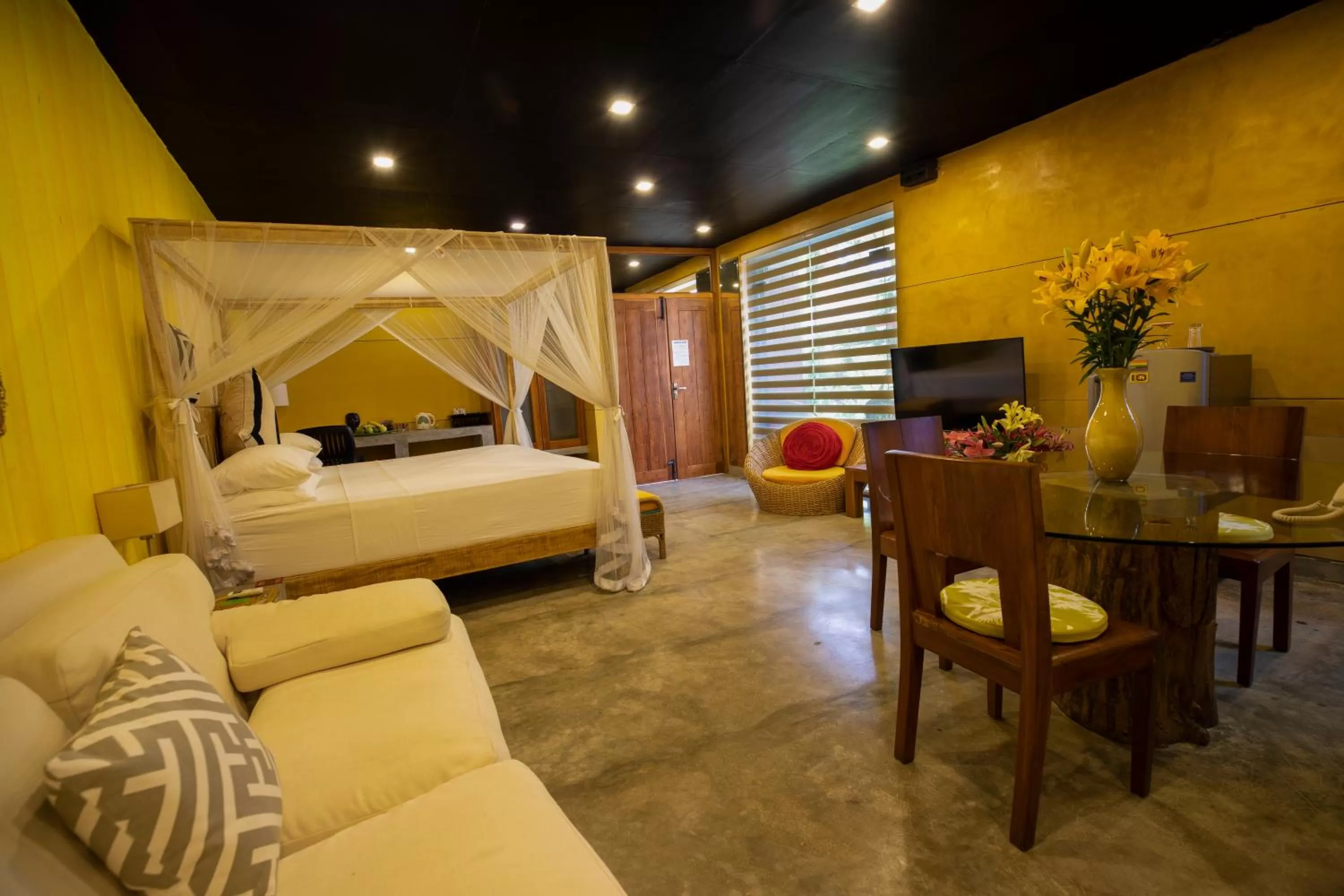 Photo of the whole room, Bed in Dickman Resort "The Boutique Hotel"