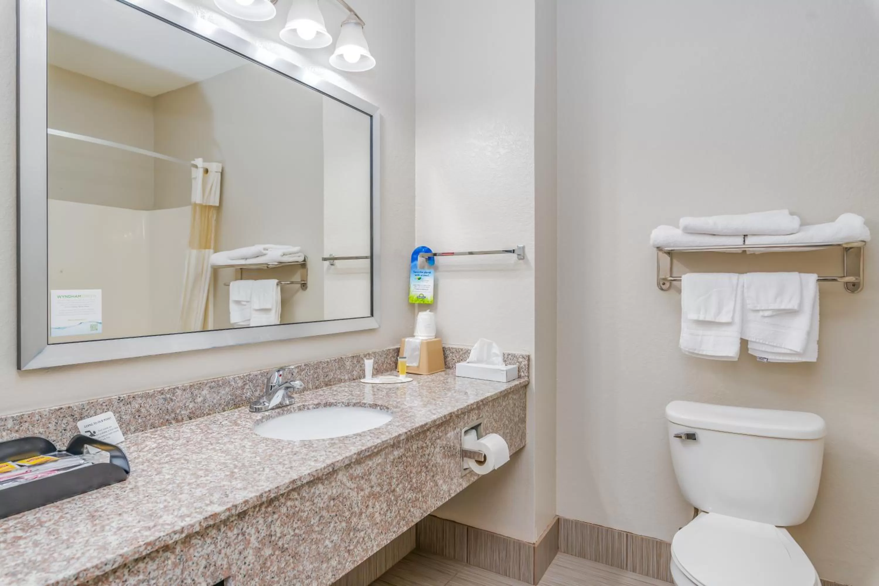 King Suite -  Non-Smoking in Days Inn & Suites by Wyndham Prattville-Montgomery