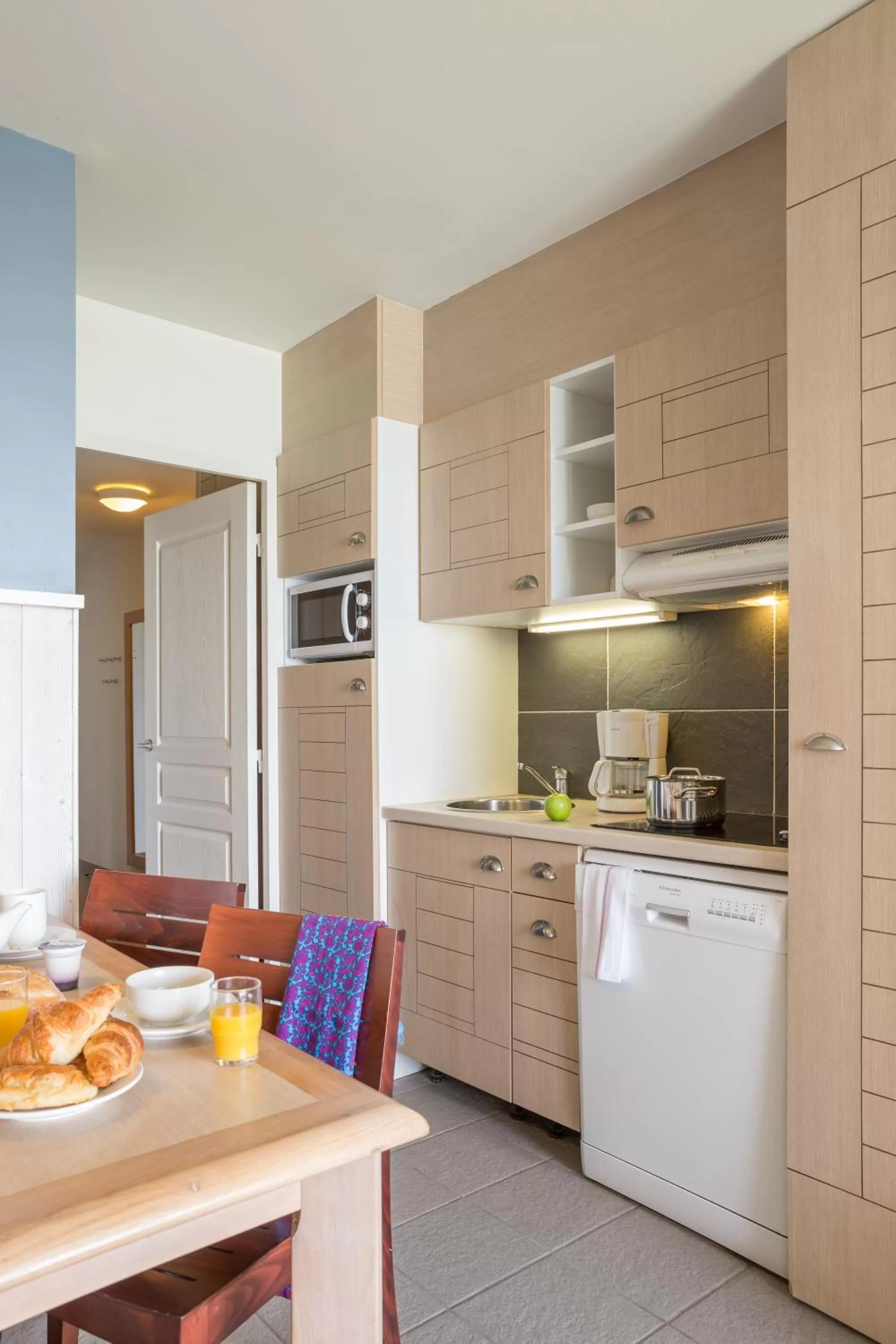 Kitchen or kitchenette in Pierre & Vacances Premium Résidence de la Plage