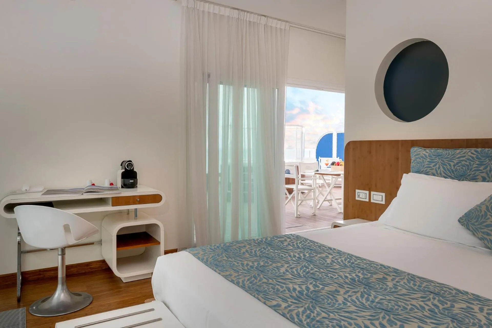 Bedroom, Bed in T-Suite Hotel