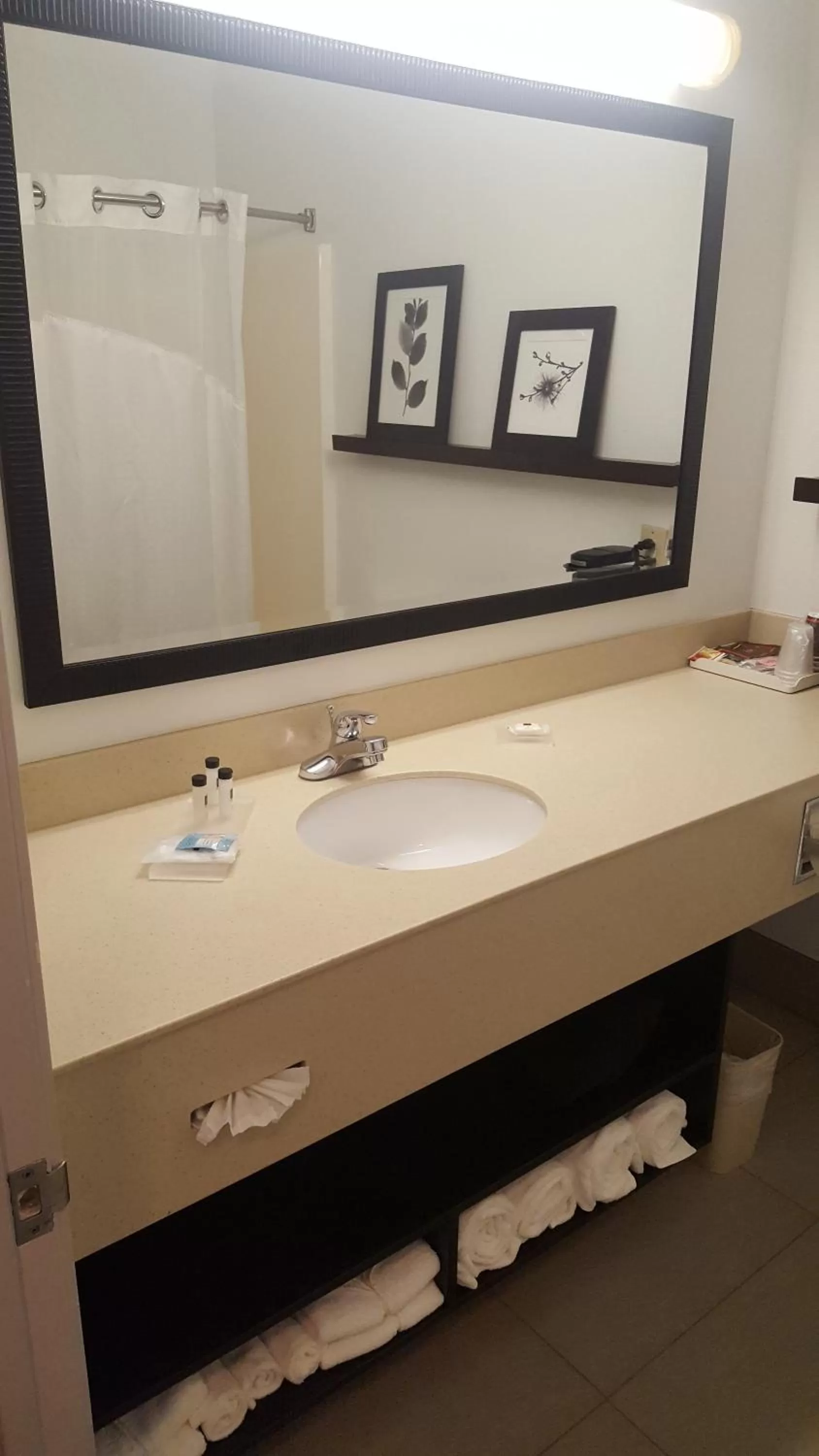 Bathroom in Country Inn & Suites by Radisson, Bryant Little Rock , AR