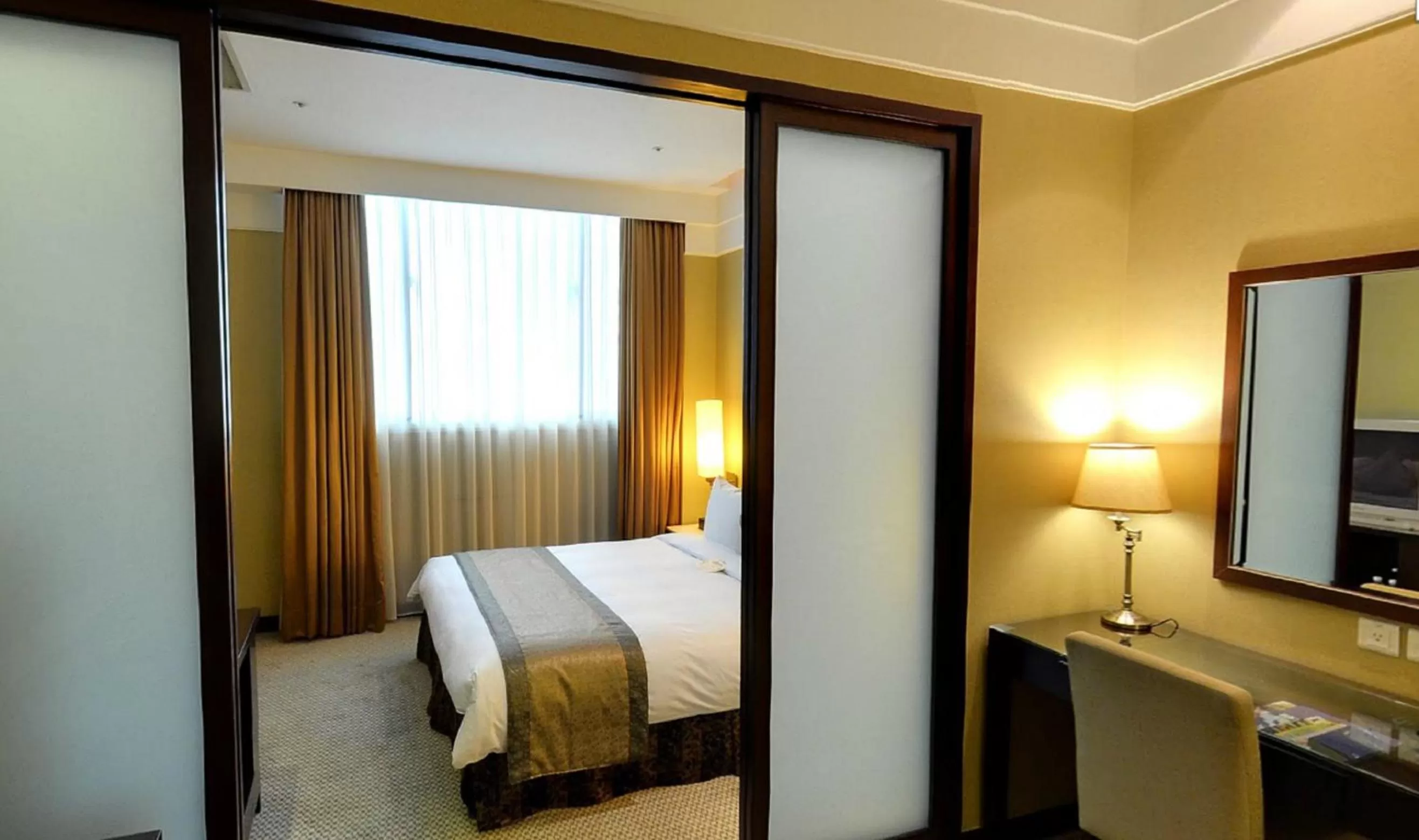 Executive Queen Suite in Taipei International Hotel