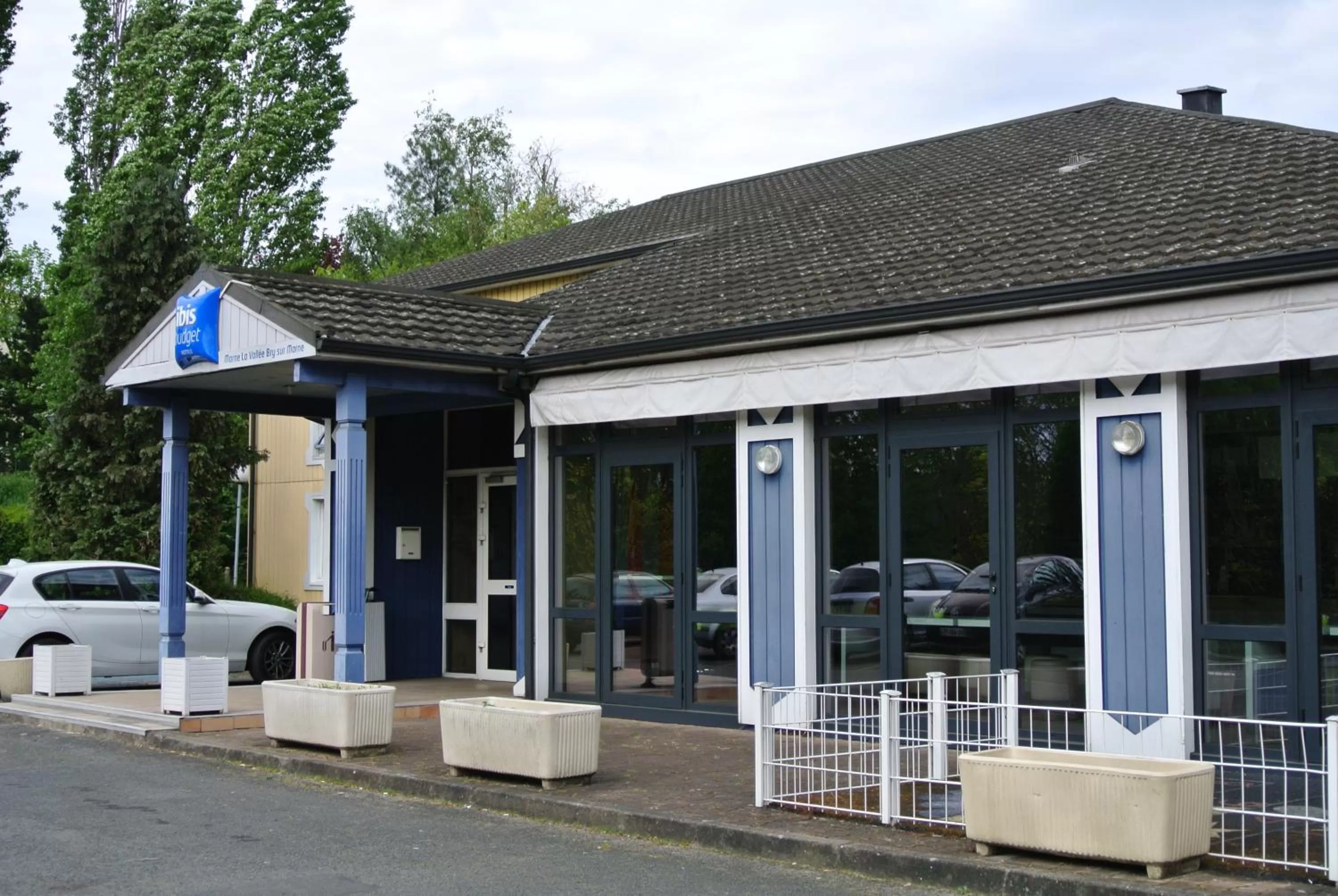 Facade/entrance, Patio/Outdoor Area in ibis budget Marne la Vallée Bry sur Marne