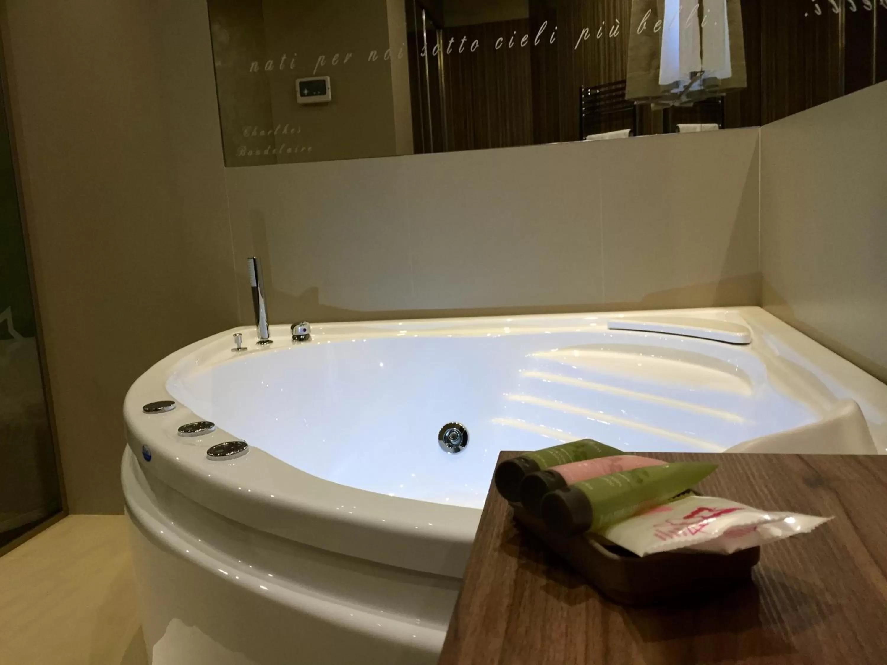 Hot Tub in Hotel Smeraldo