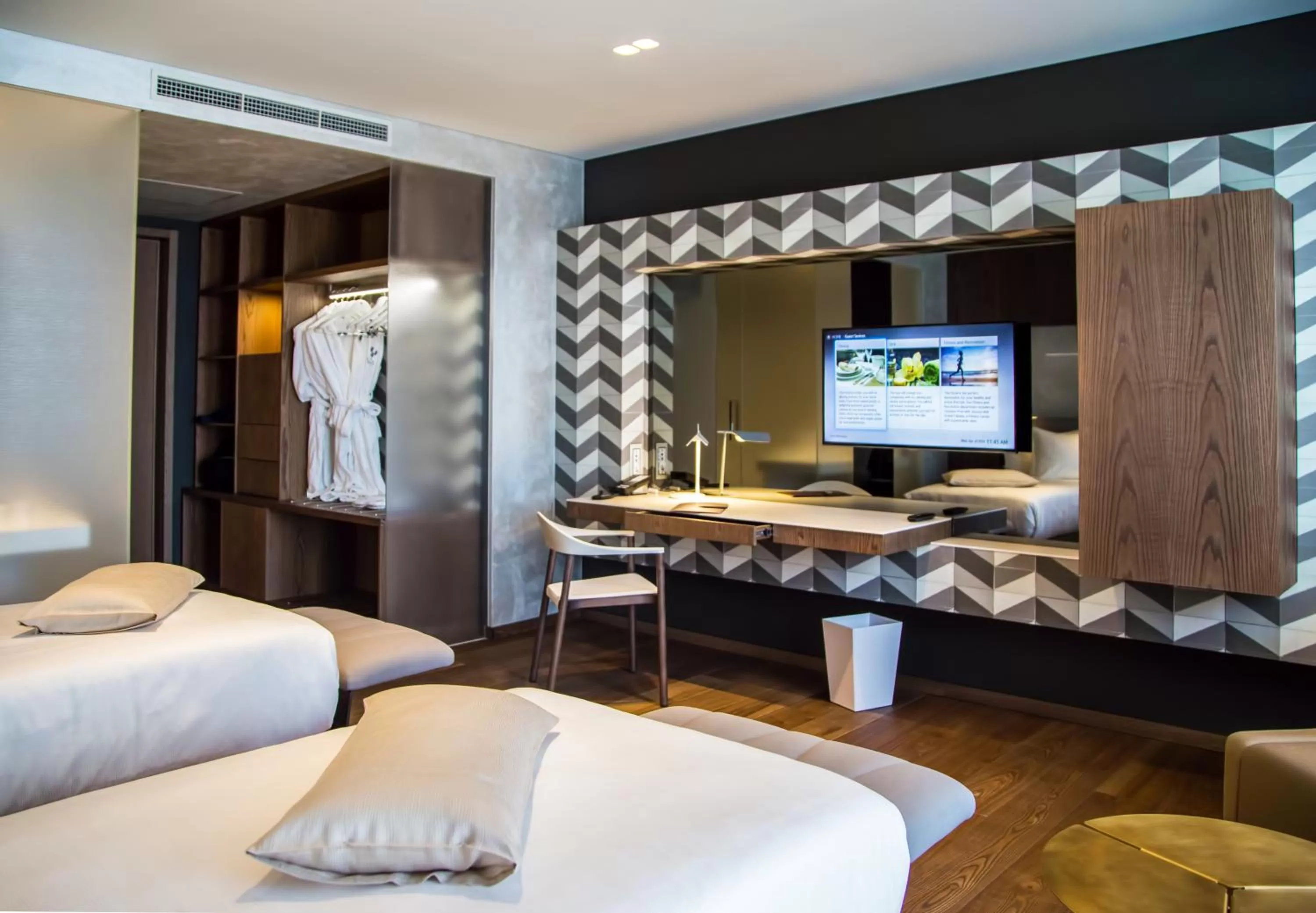 TV and multimedia, Bed in Maritim Hotel Plaza Tirana