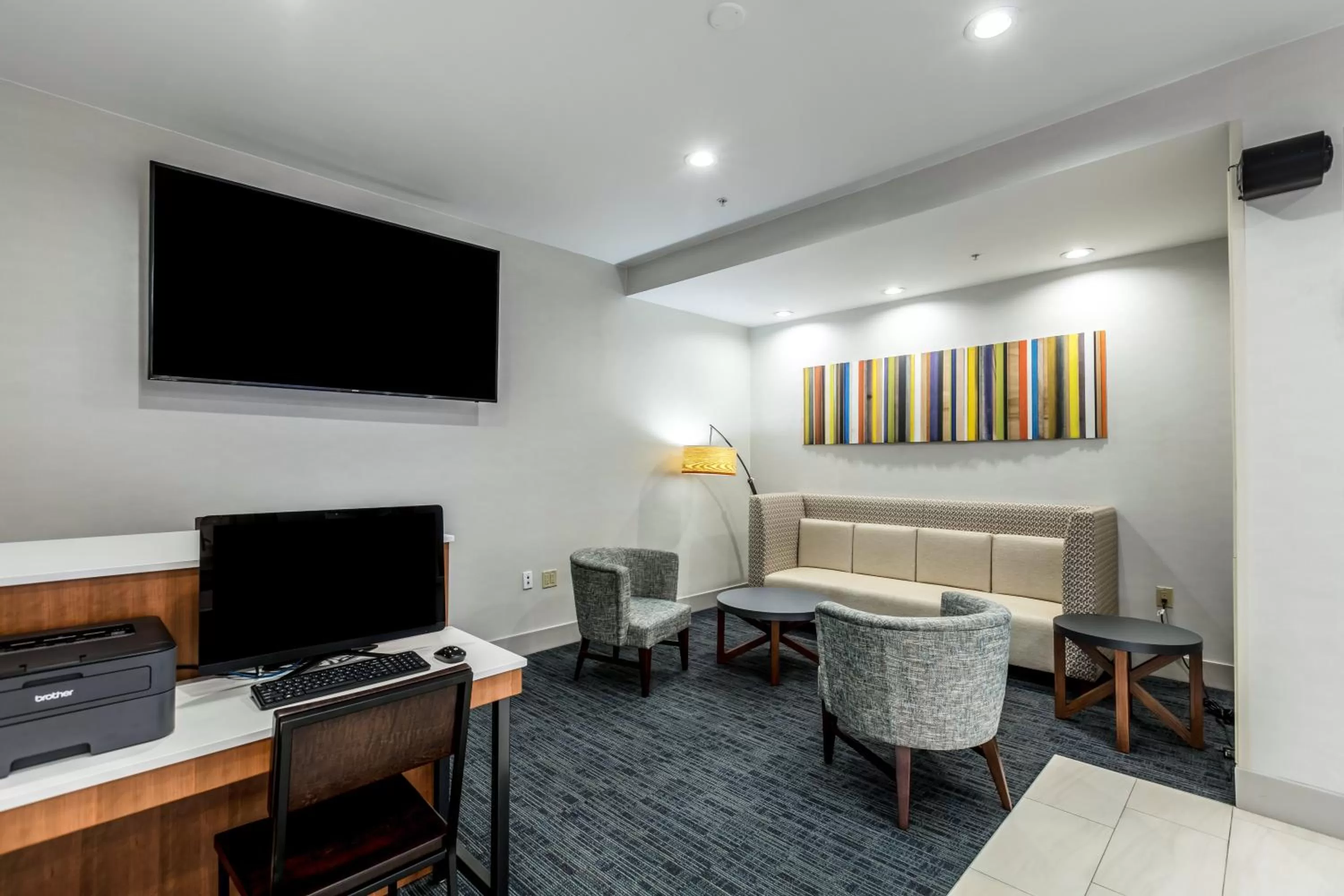 Lobby or reception in Holiday Inn Express & Suites Jersey City North - Hoboken by IHG