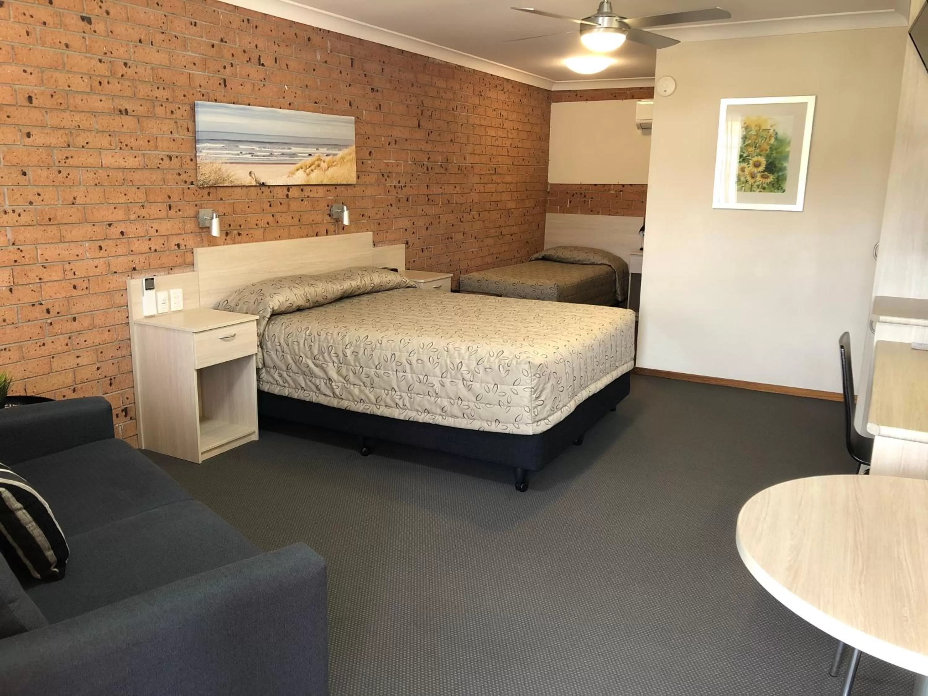 Bed in Cardiff Motor Inn