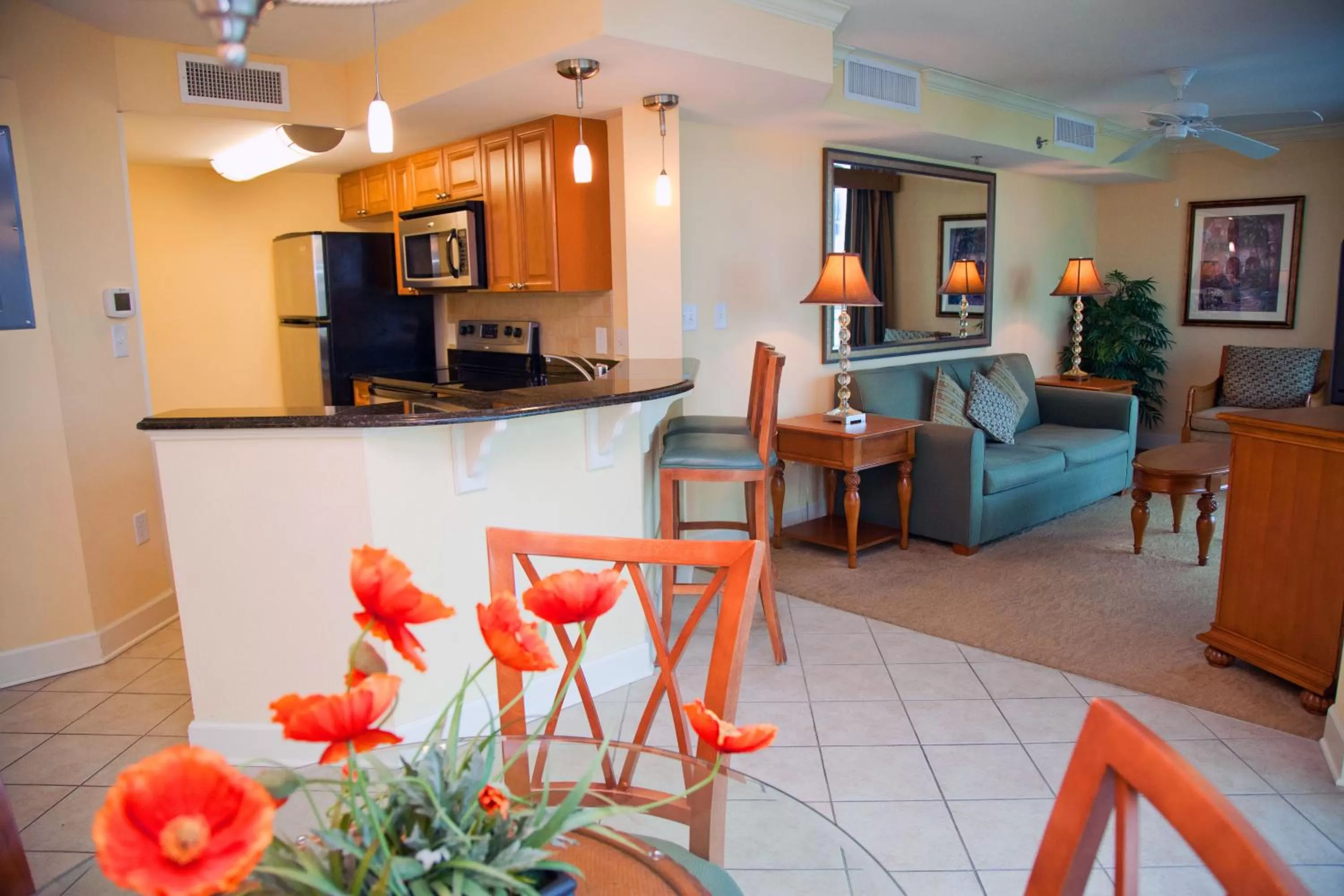 Kitchen or kitchenette, Lounge/Bar in The Horizon at 77th