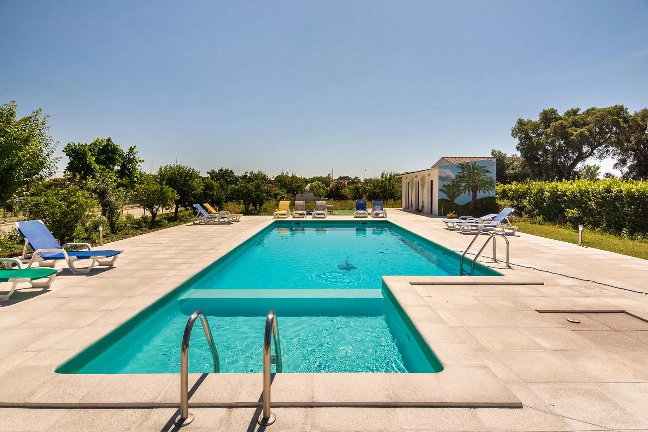 Swimming pool in Graca Hotel