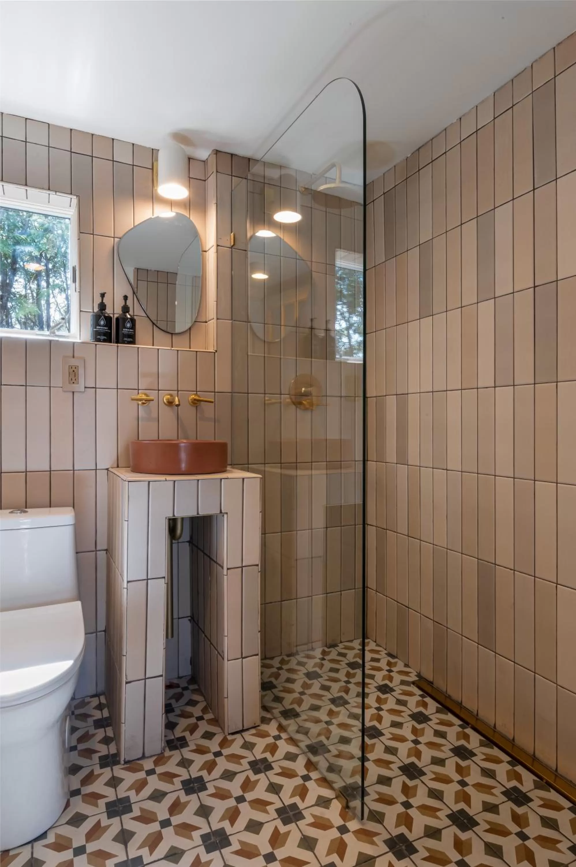 Shower in Eastwind Hotel Lake Placid