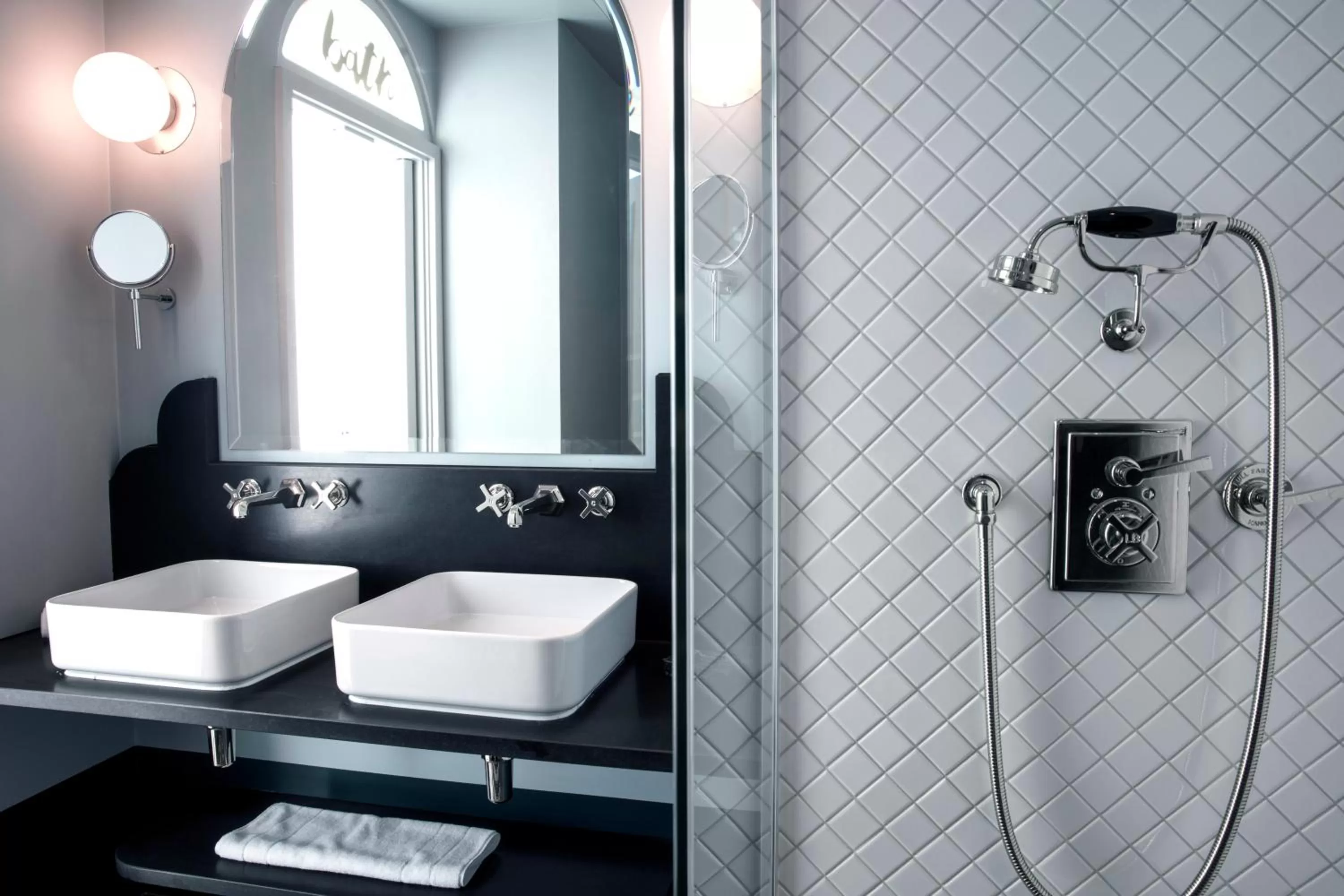 Shower in Henrietta Experimental