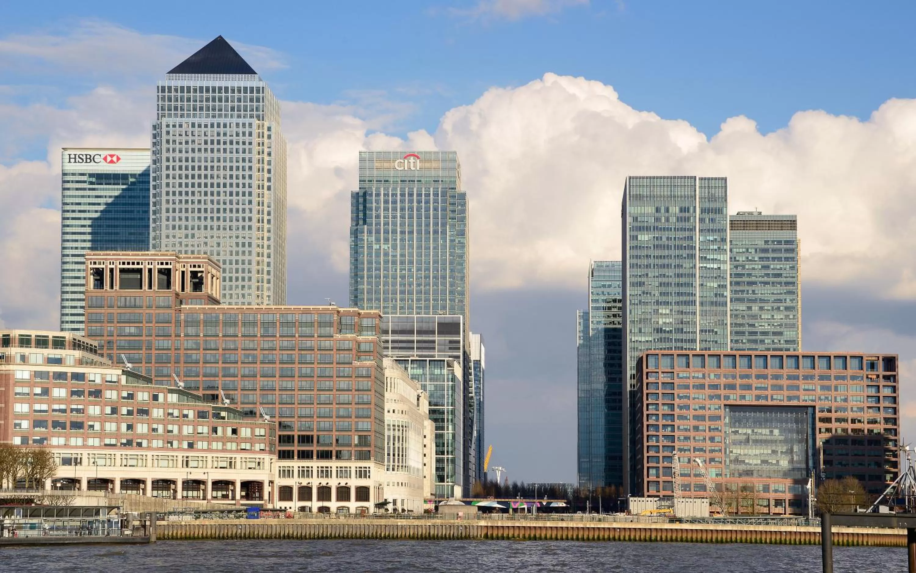 Neighbourhood in Canary Riverside Plaza Hotel