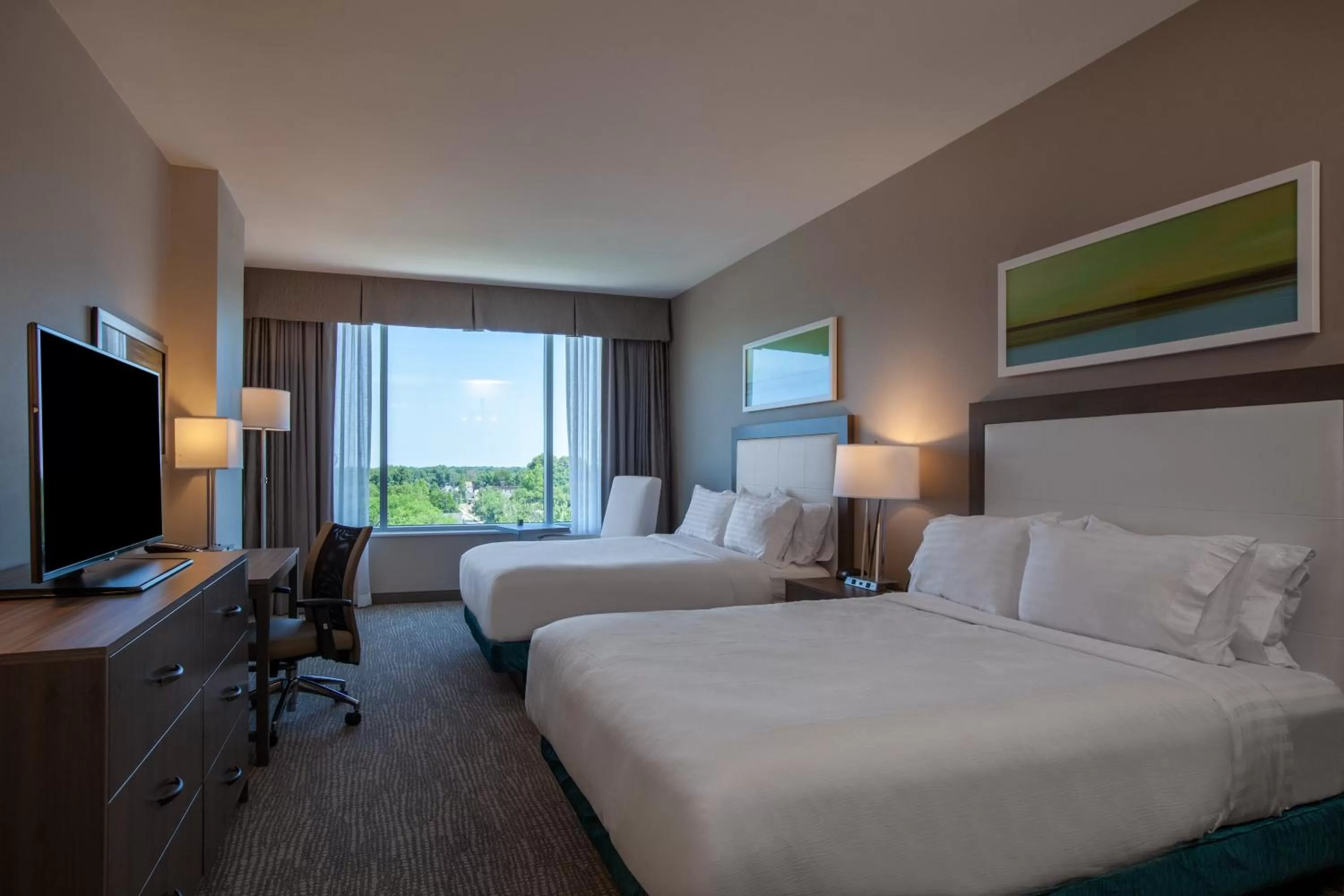 Photo of the whole room, Bed in Holiday Inn Cleveland Clinic by IHG