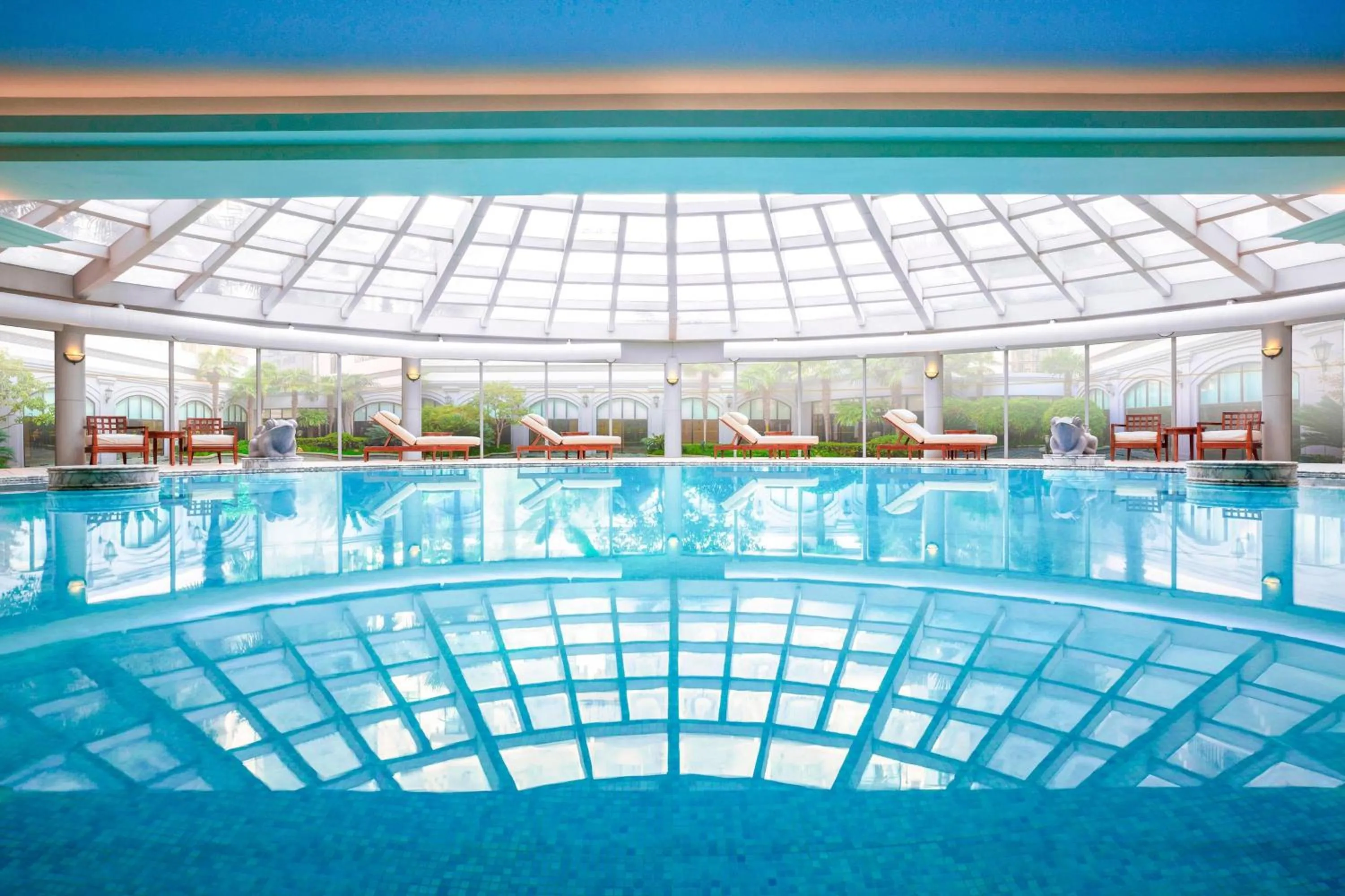 Swimming pool in Shanghai Marriott Hotel Hongqiao