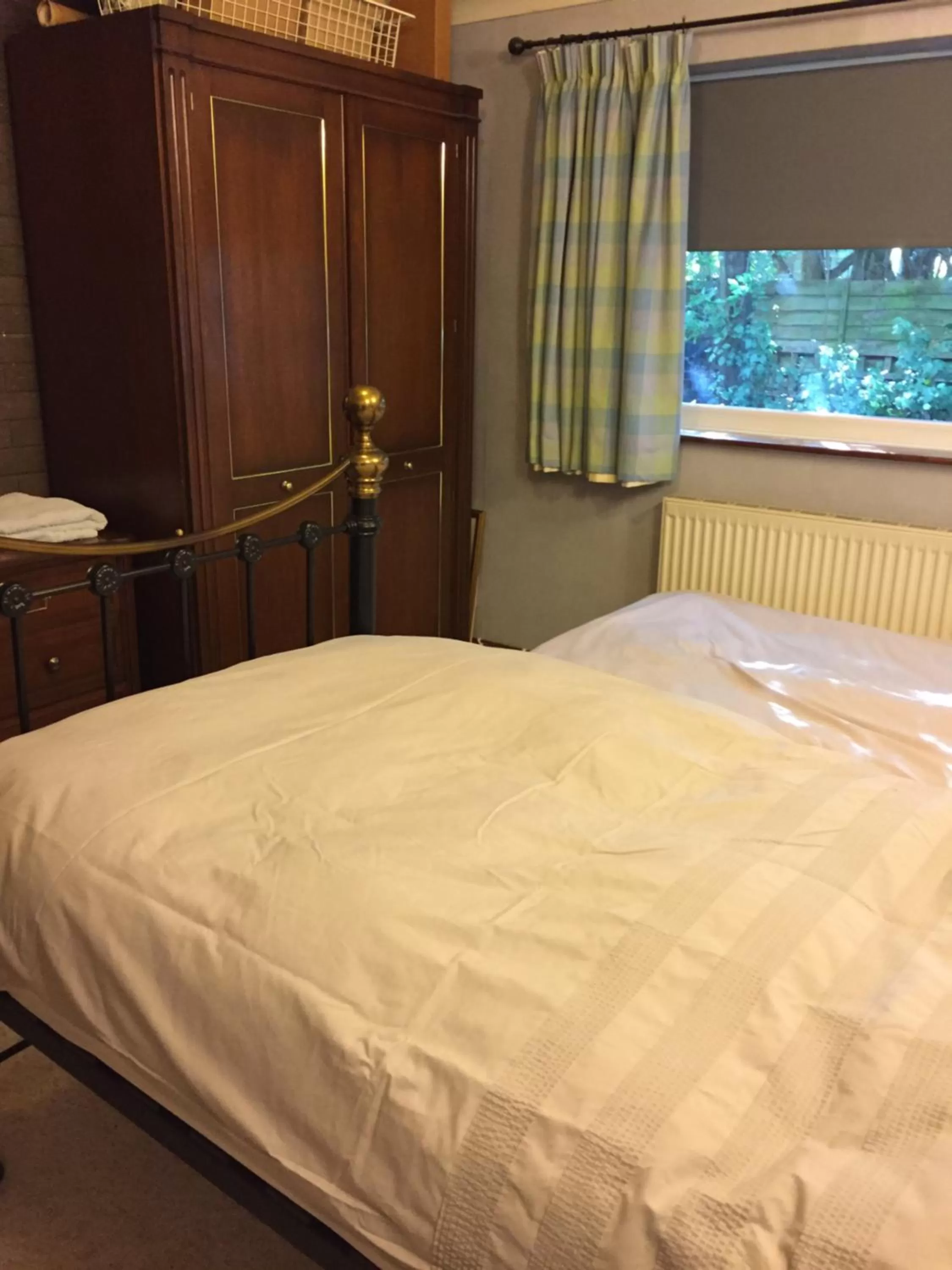 Bed in Hotel 5 Ravenhurst Drive M6 J7