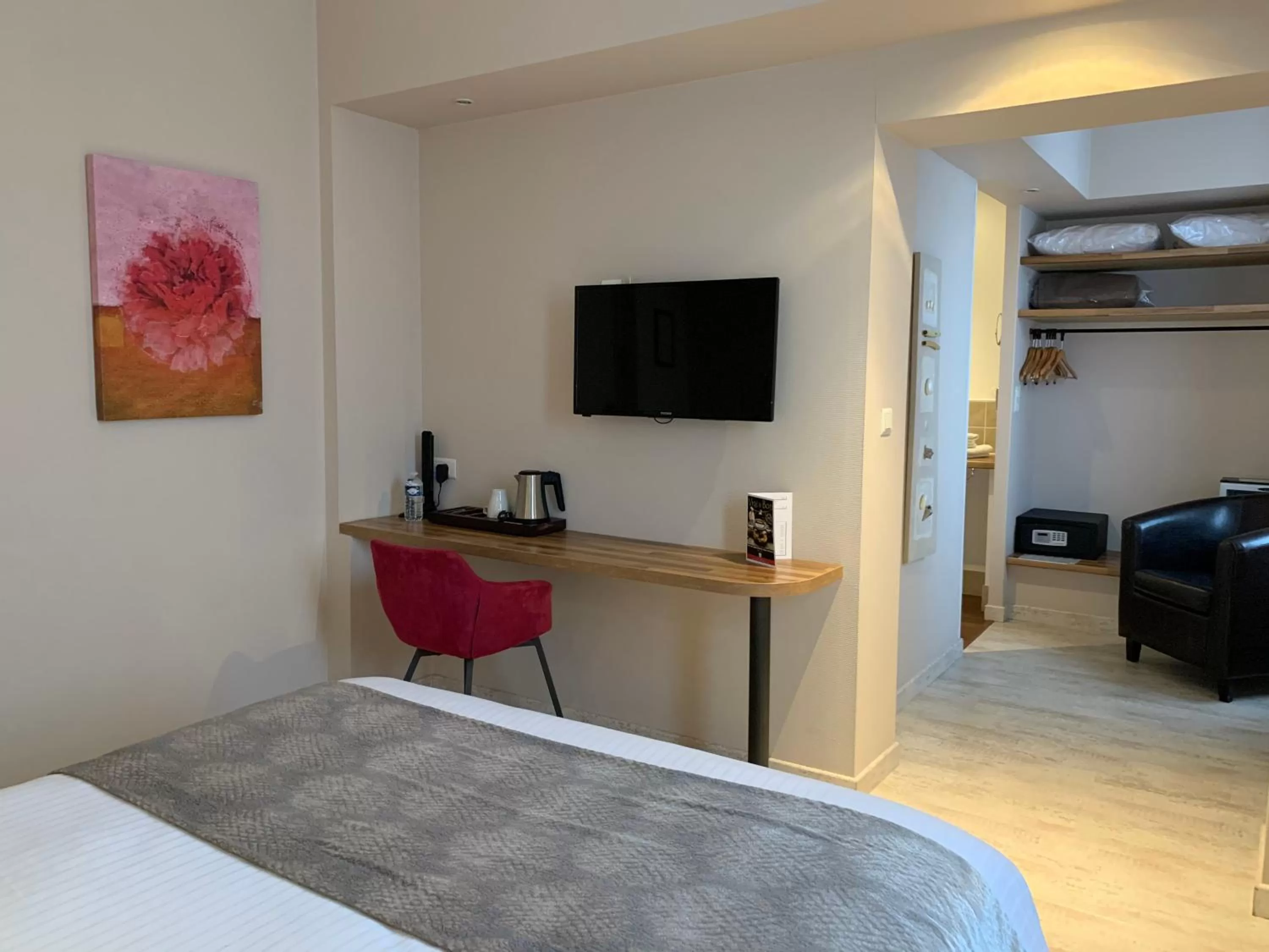 Bed in Best Western Hôtel Des Voyageurs