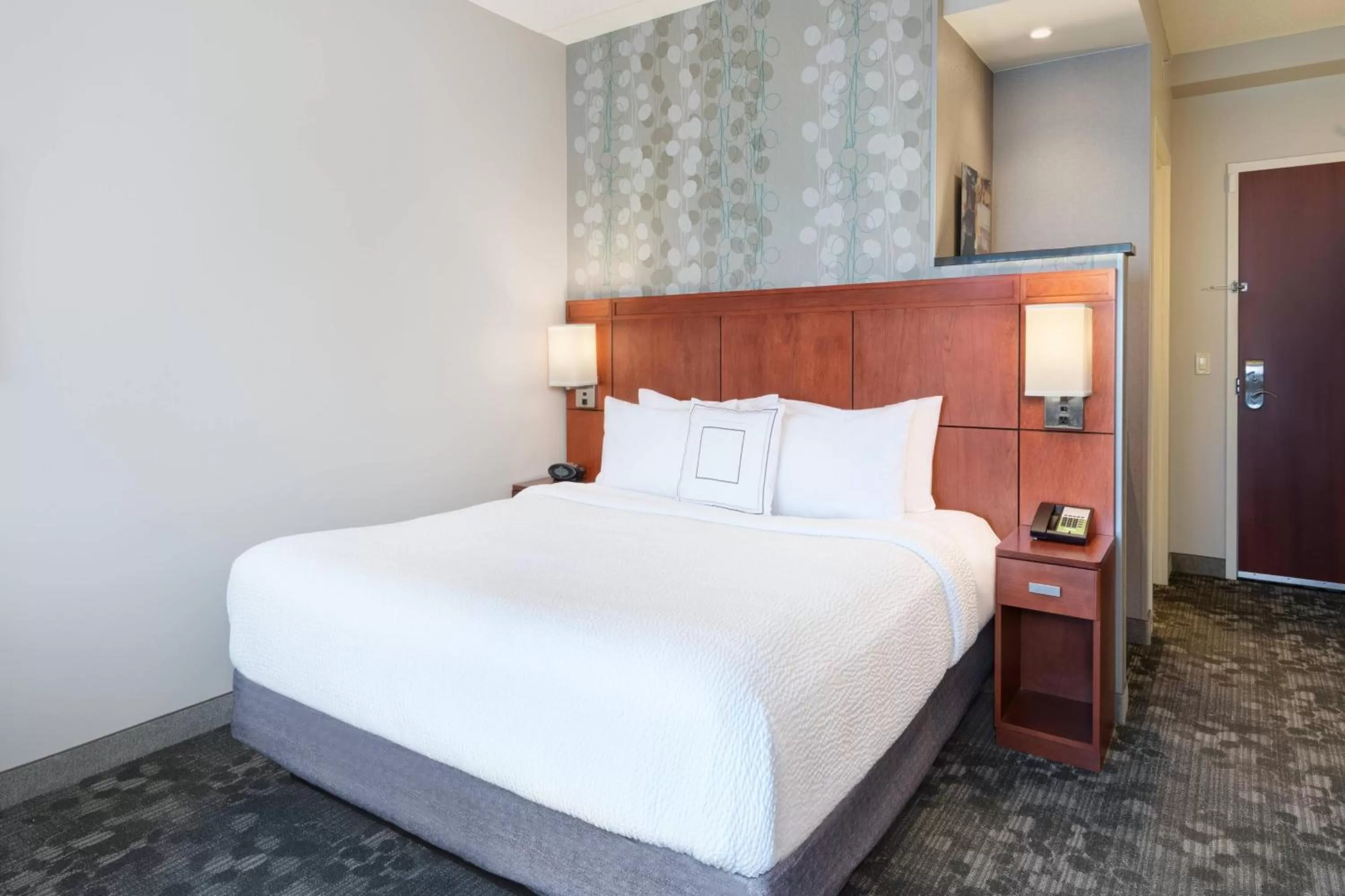 Photo of the whole room, Bed in Courtyard by Marriott Pittsburgh Washington Meadow Lands