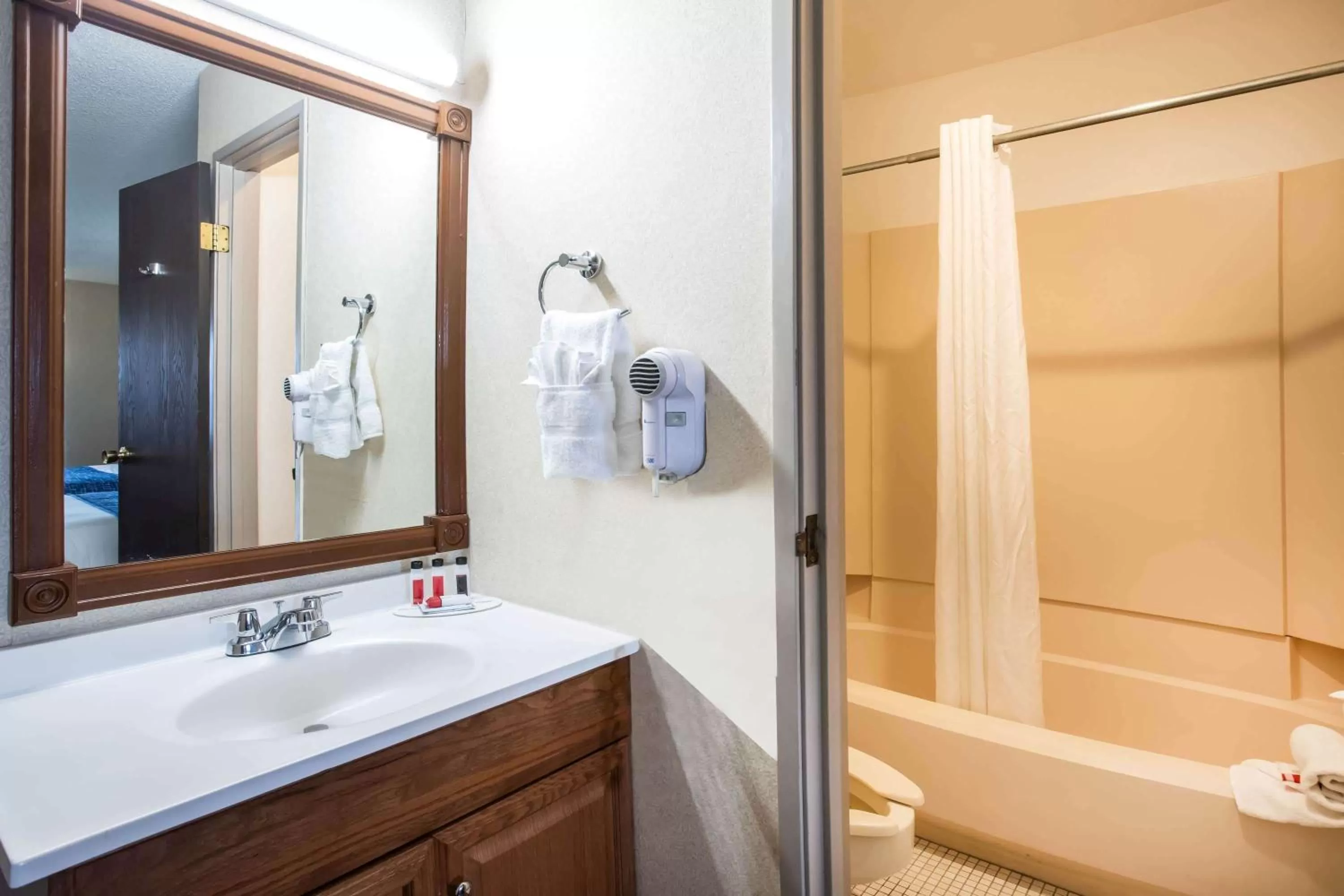 Bathroom in Travelodge by Wyndham Colorado Springs Airport - Peterson SFB