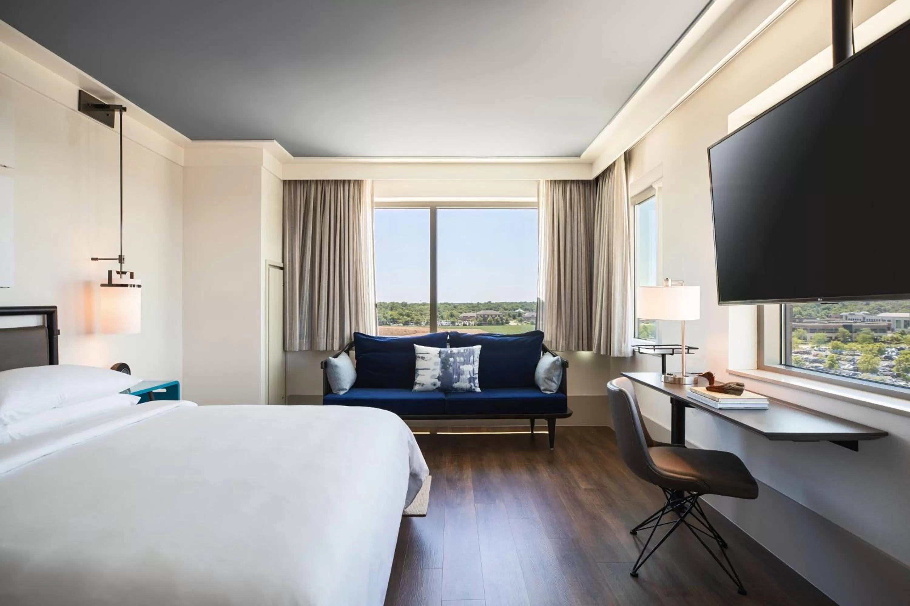 Photo of the whole room, Bed in Renaissance Columbus Westerville-Polaris Hotel