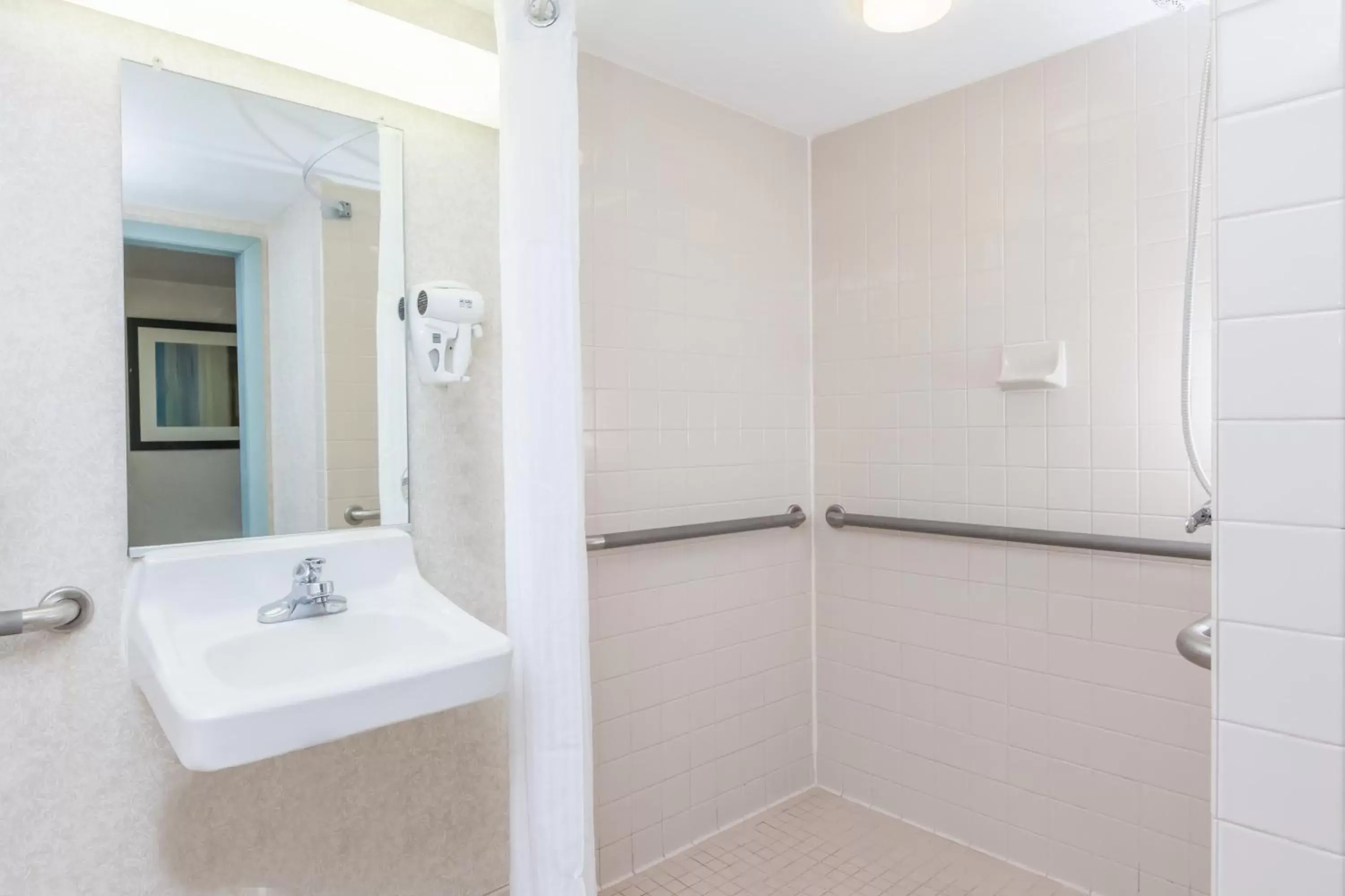 Coastal Double Room with Two Double Beds - Mobility Accessible/Non-Smoking in Wyndham Virginia Beach Oceanfront Coastal Double Room with Two Double Beds - Mobility Accessible/Non-Smoking in Wyndham Virginia Beach Oceanfront