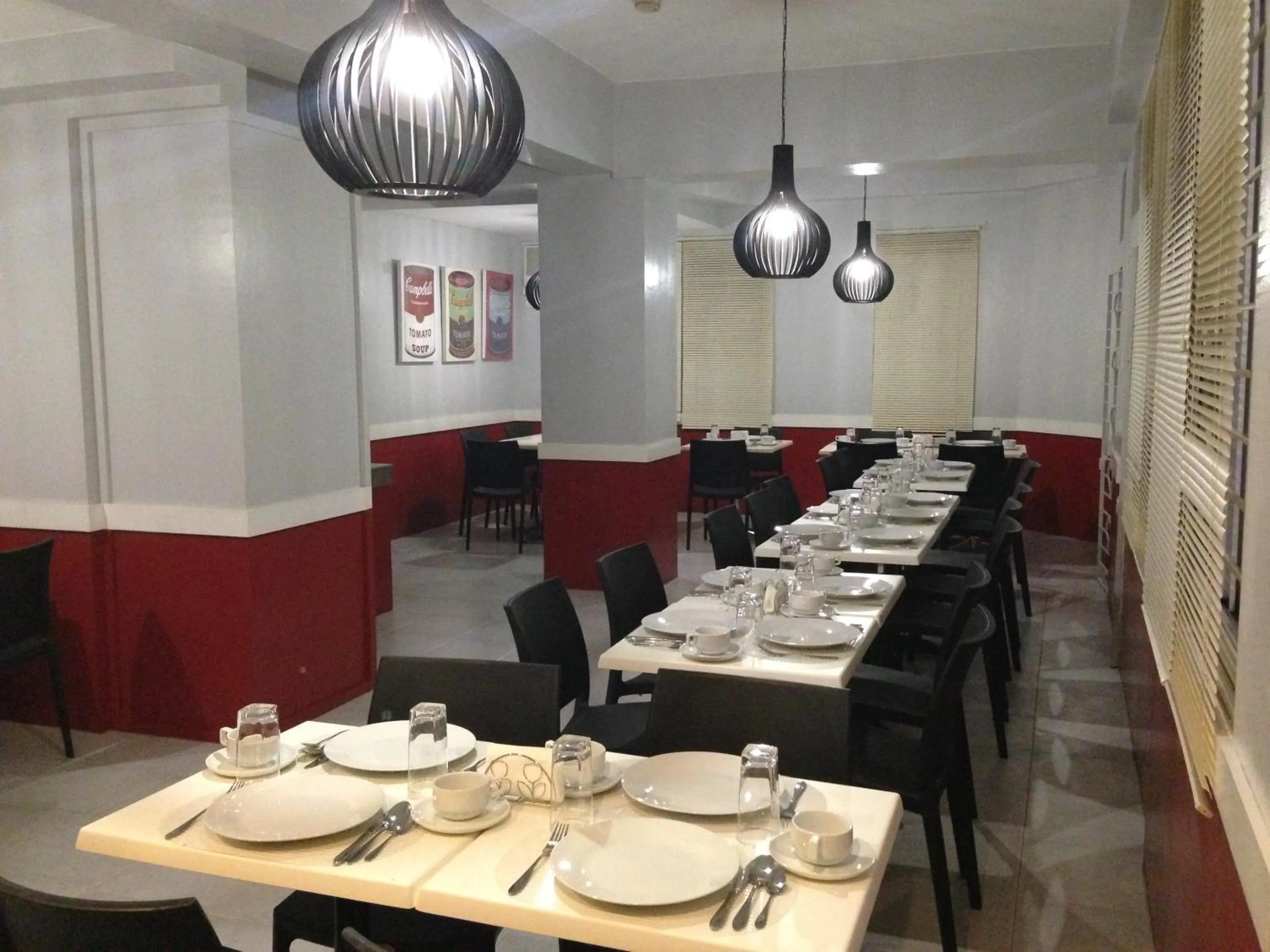 Restaurant/places to eat in Leesons Residences