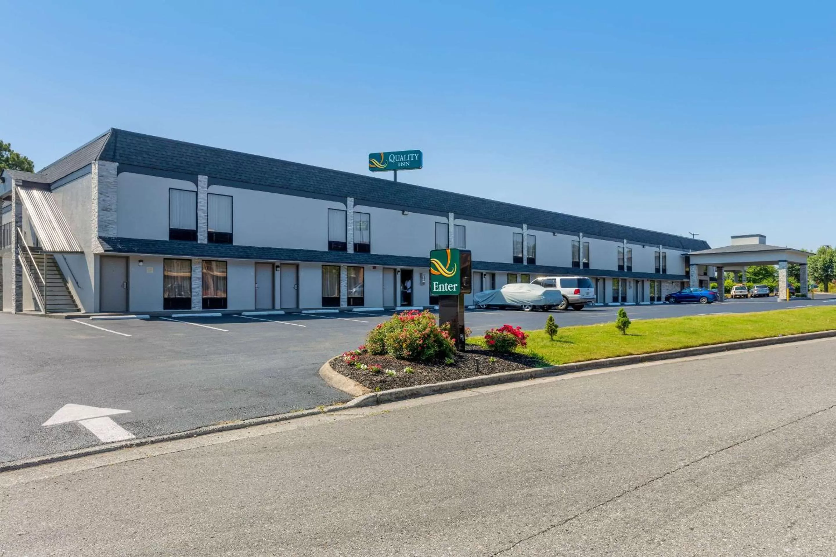 Property building in Quality Inn Cleveland North