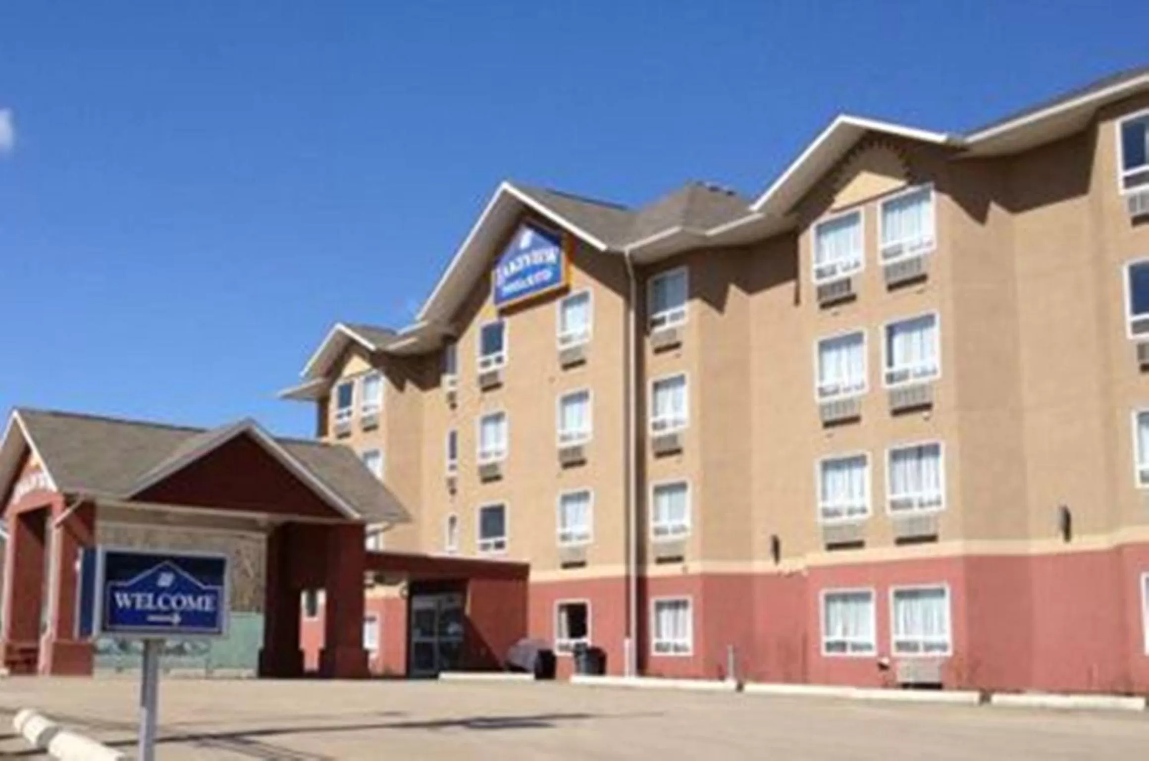 Facade/entrance in Lakeview Inns & Suites - Chetwynd