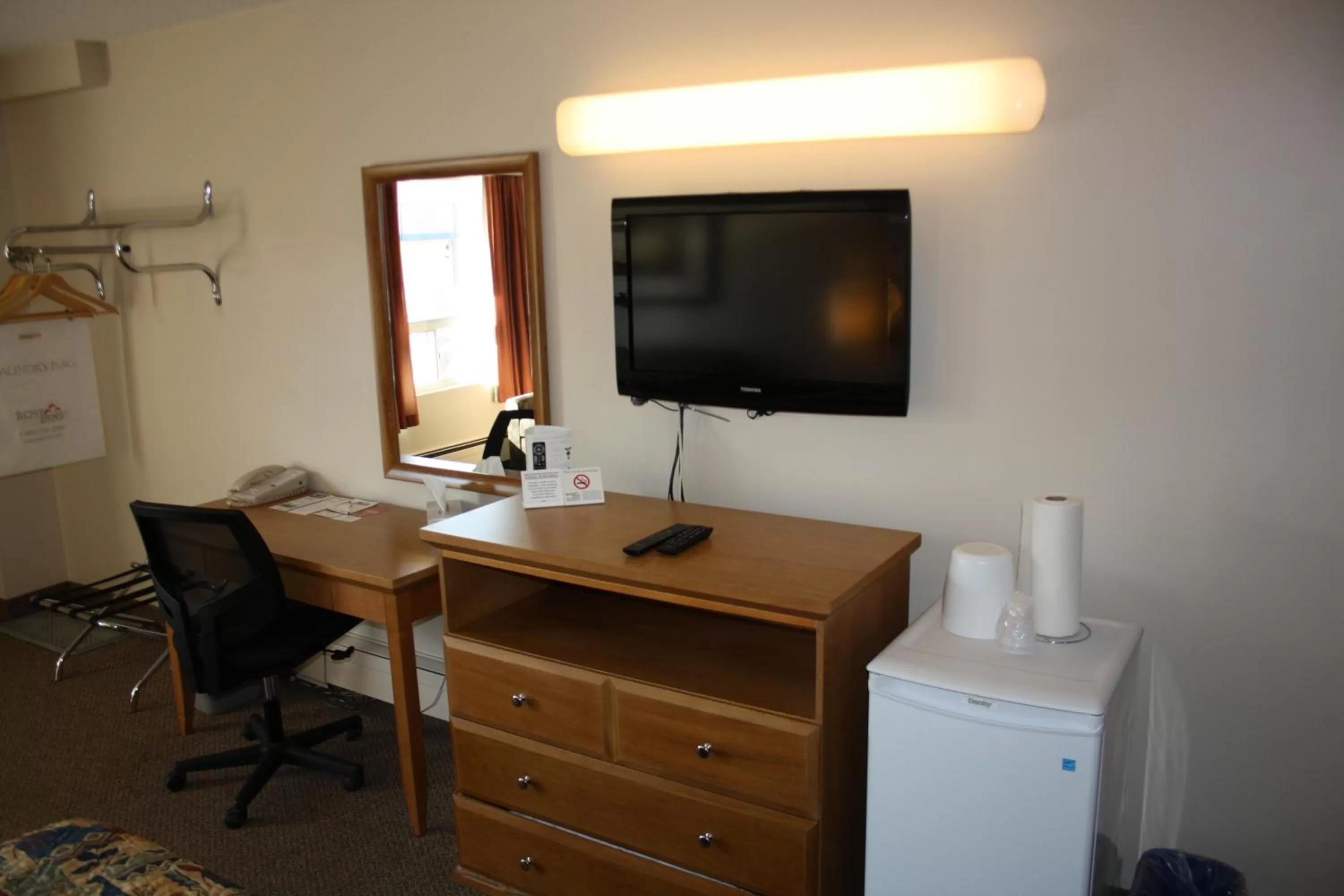 Bedroom in BCMInns - Peace River