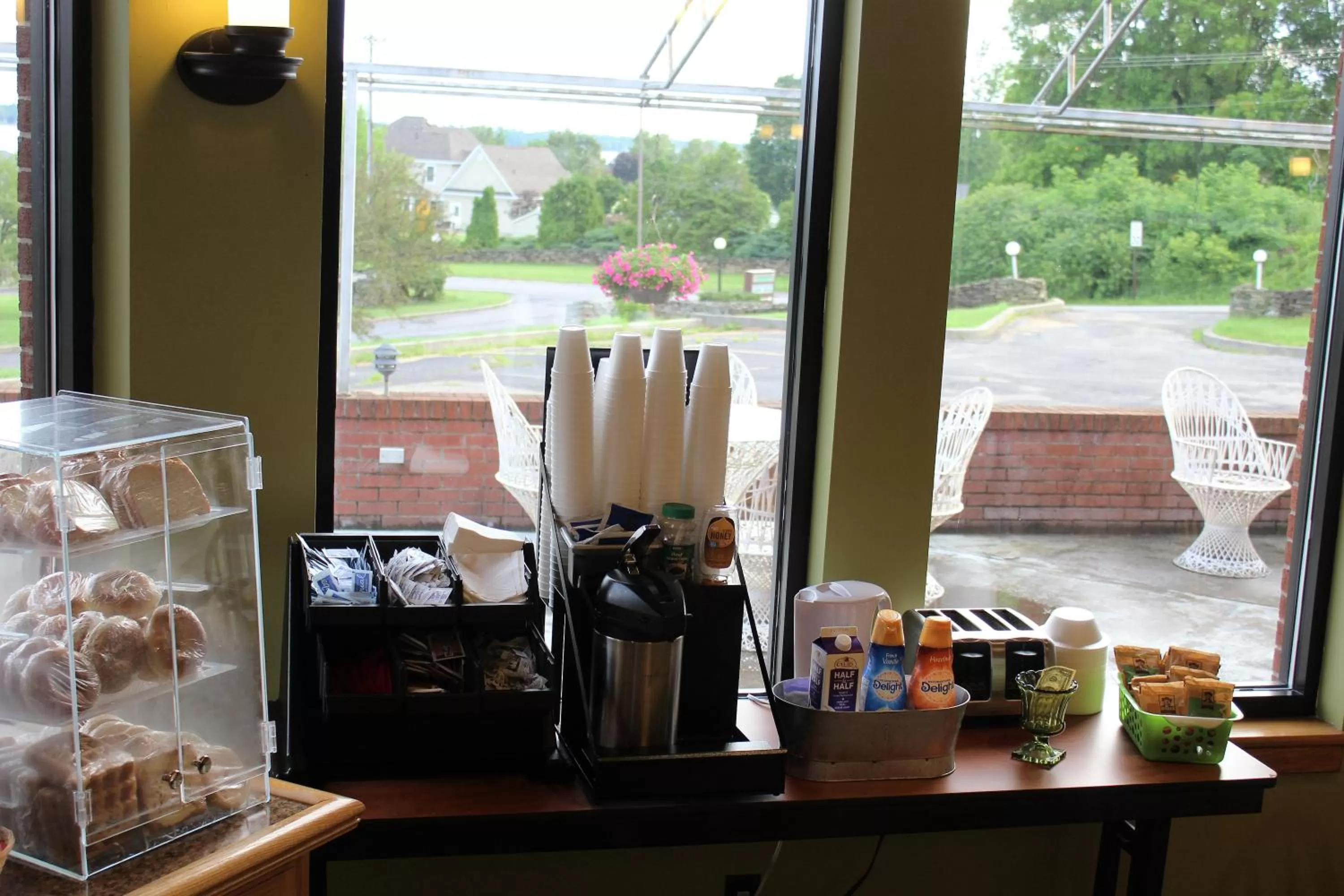 Coffee/tea facilities in Stone Fence Resort